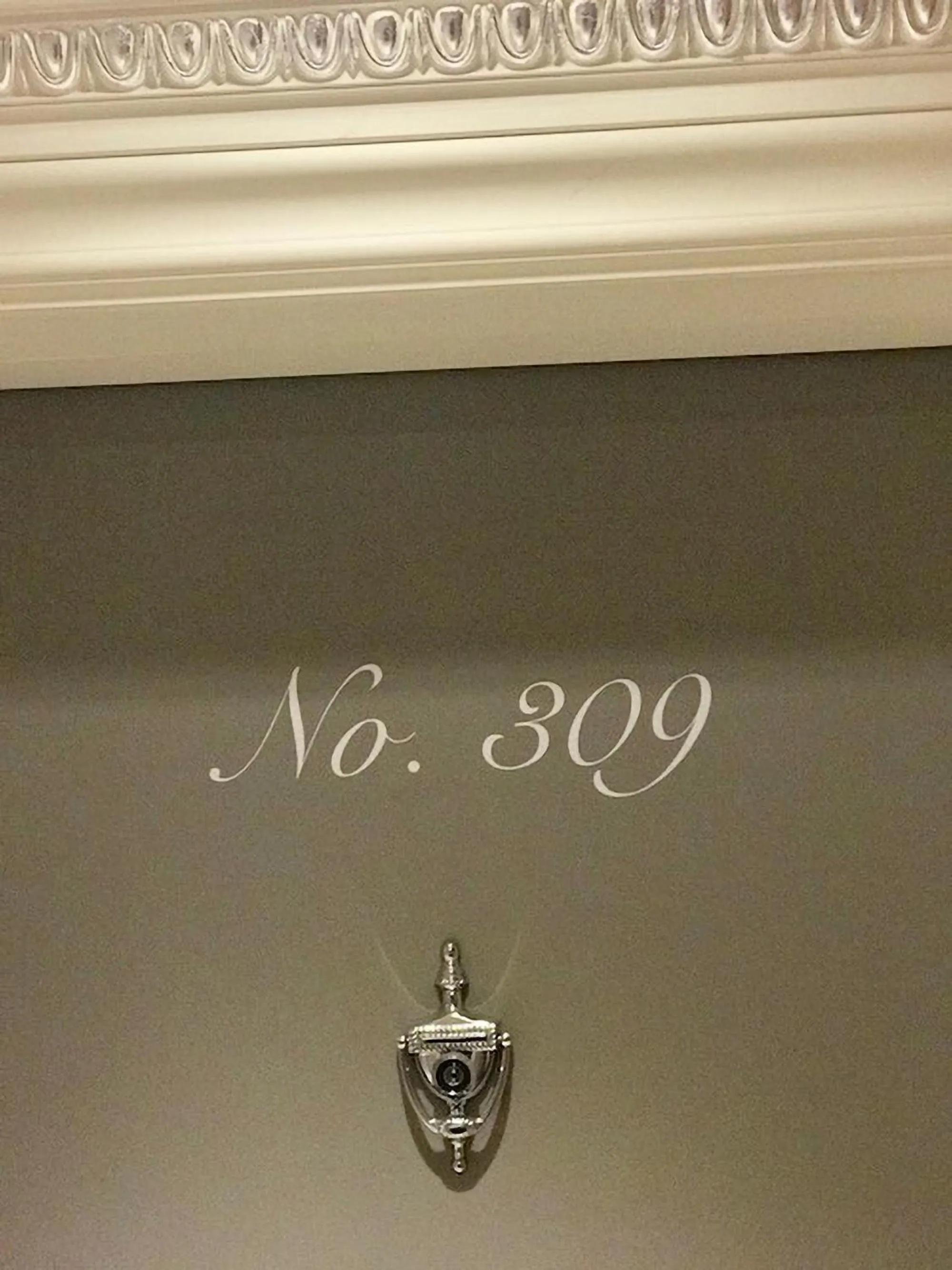 Decorative detail in Henrosa Hotel