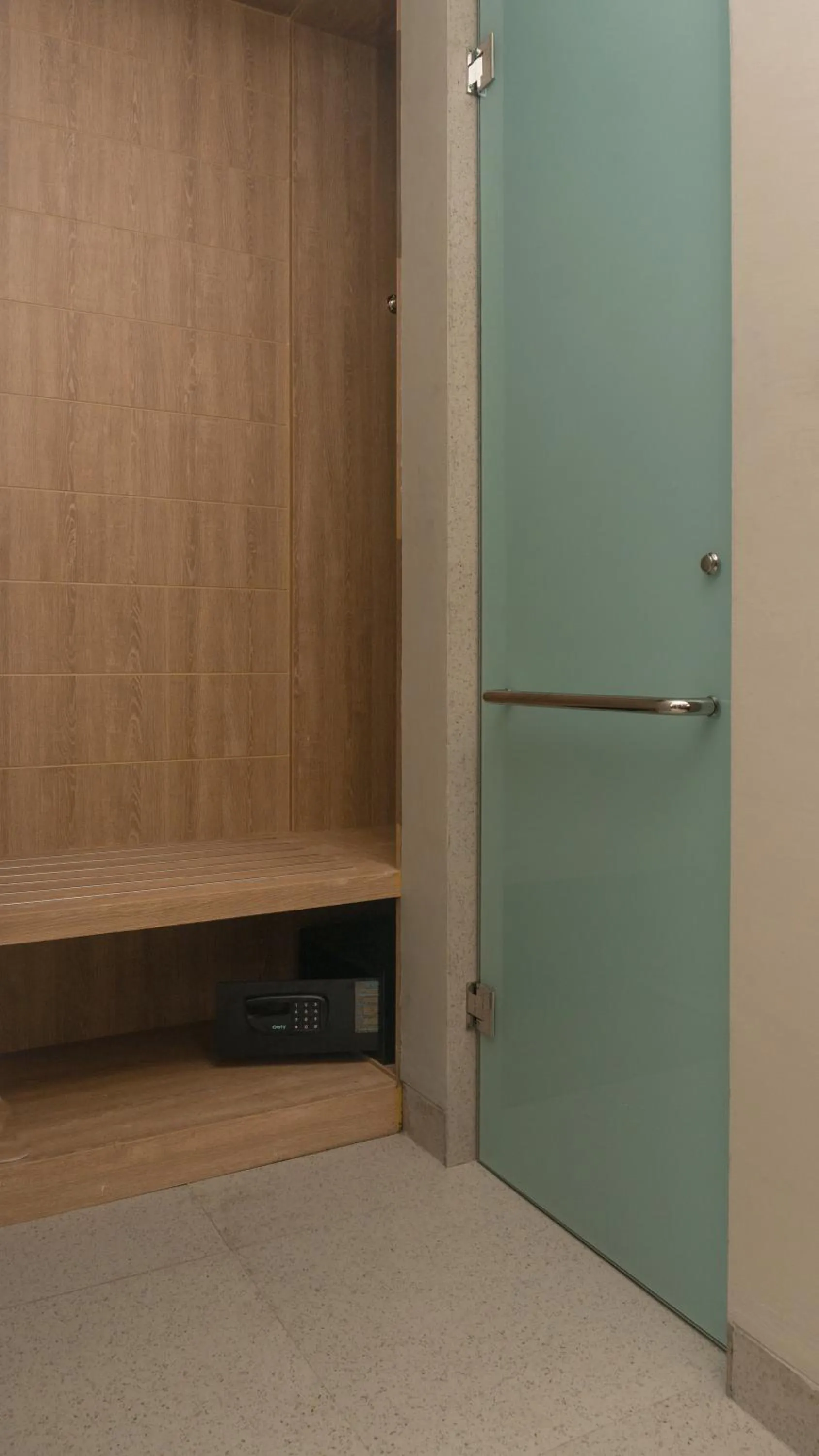 wardrobe in Jambuluwuk Bromo Resort