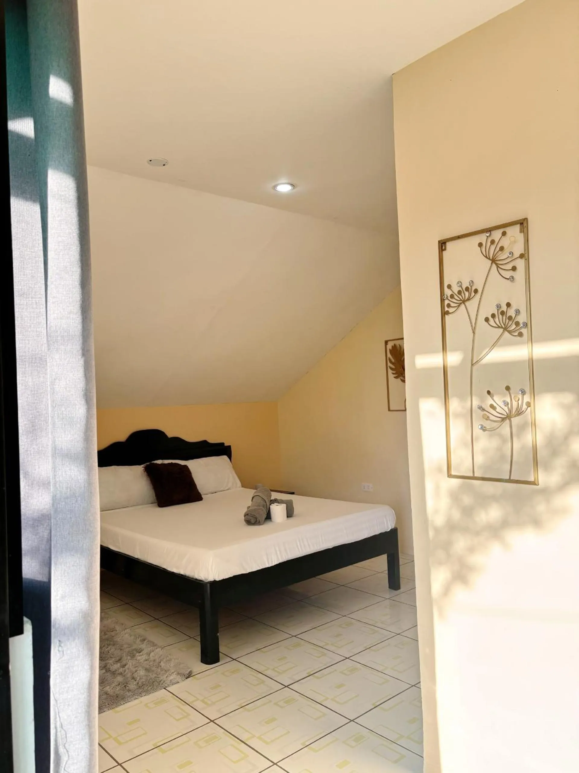 Bed in Hotel Sisters Inn