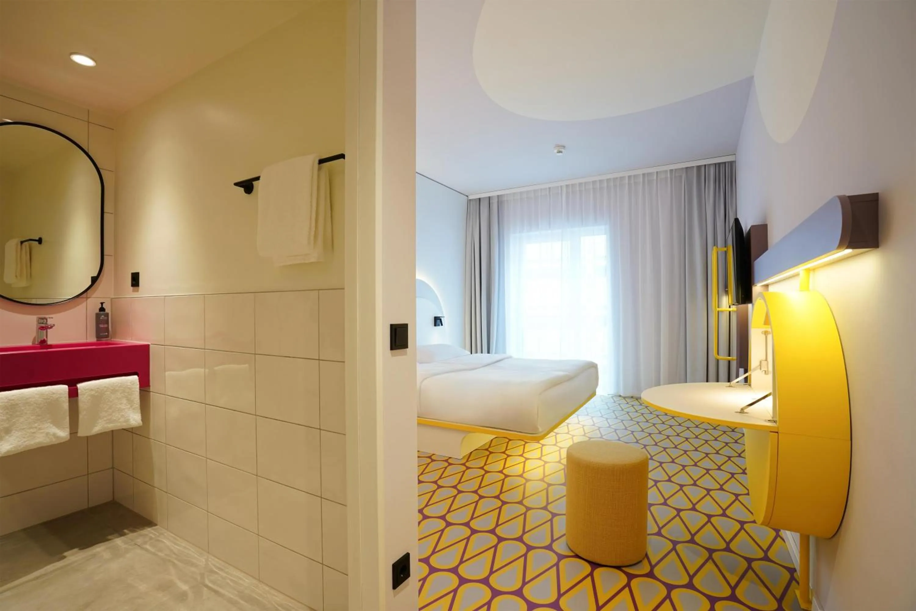 Bathroom, Bed in Prize by Radisson, Osnabruck