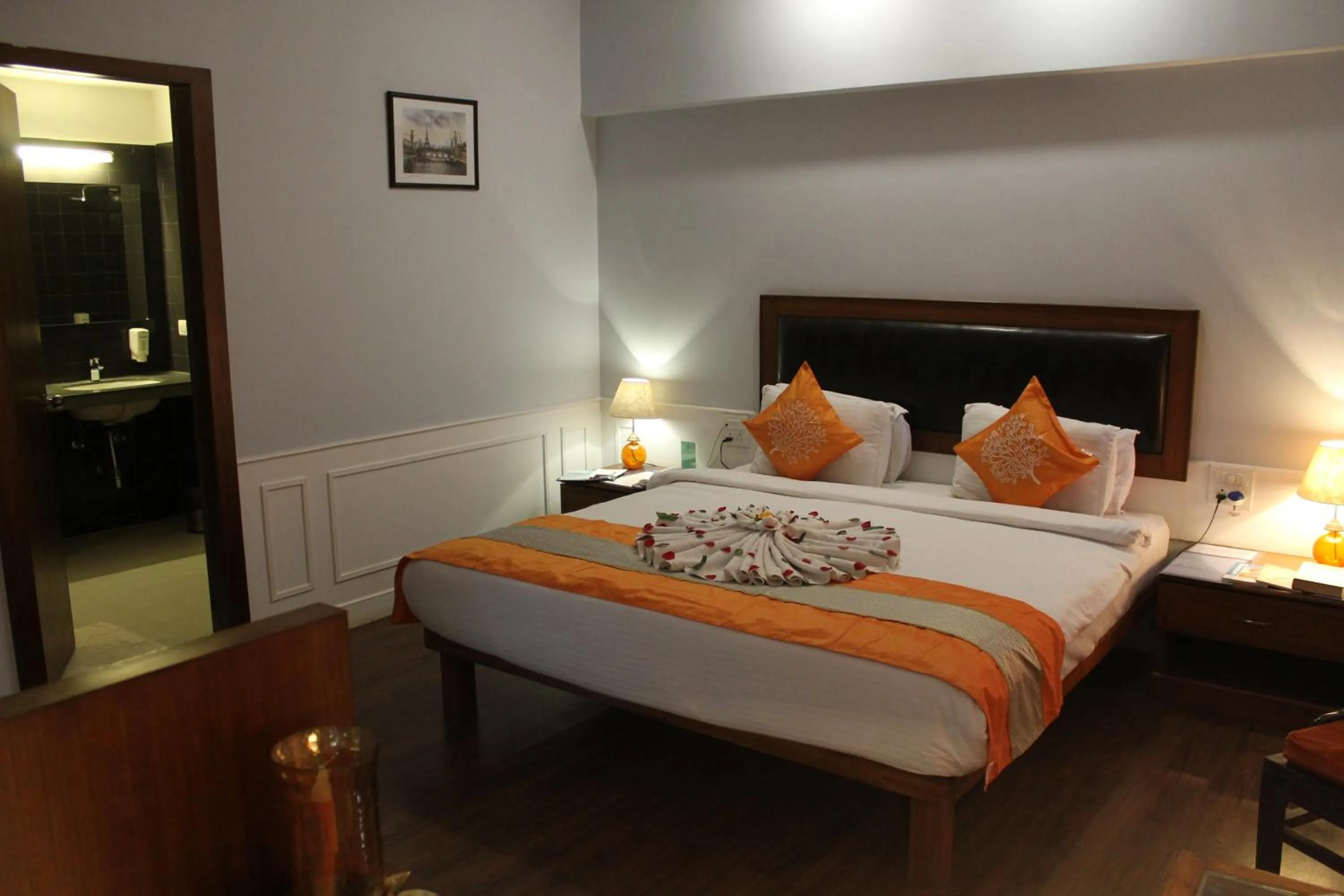 Photo of the whole room, Bed in Krishna Inn - Royal Hotels