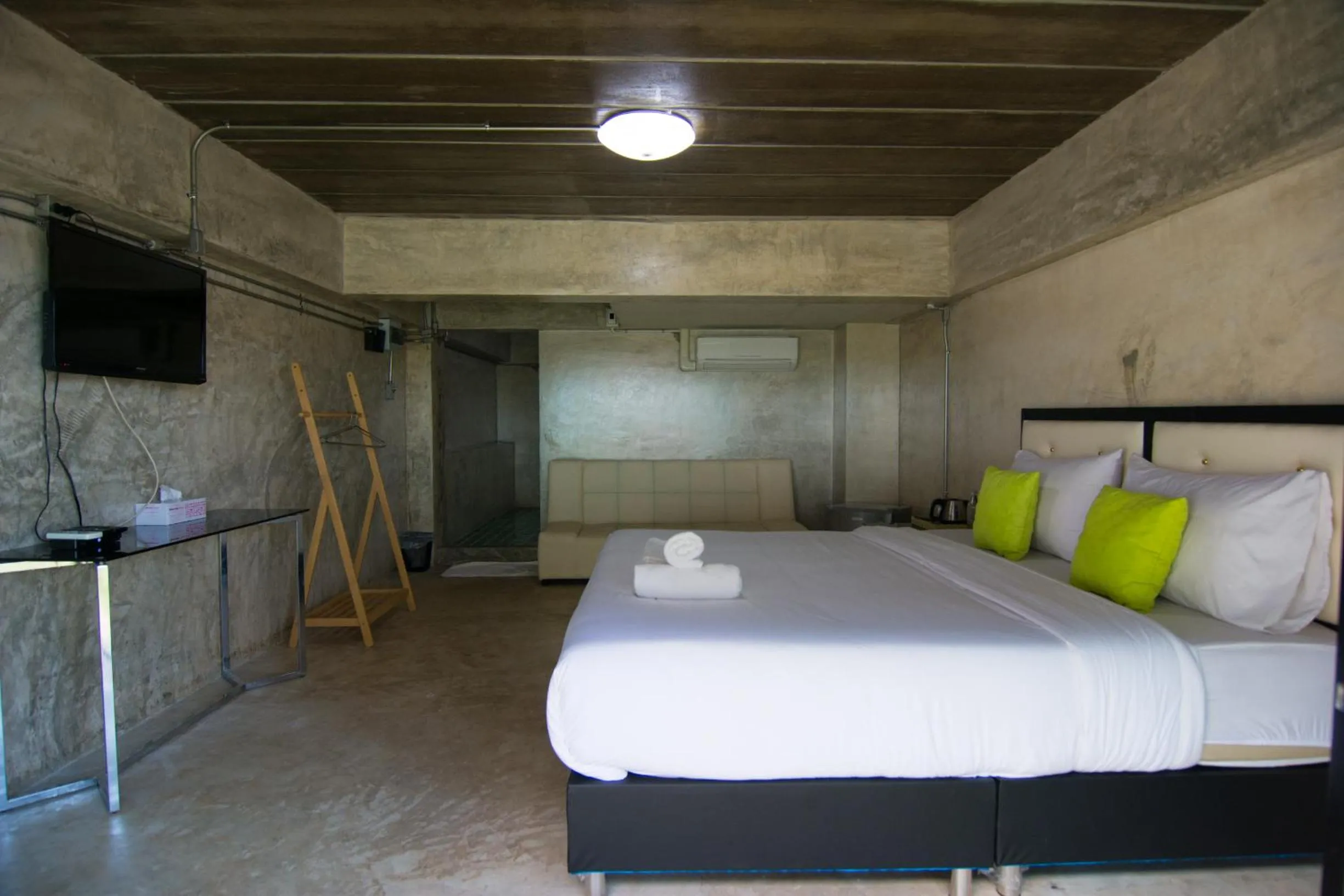 Photo of the whole room, Bed in Sunee Boutique Hotel