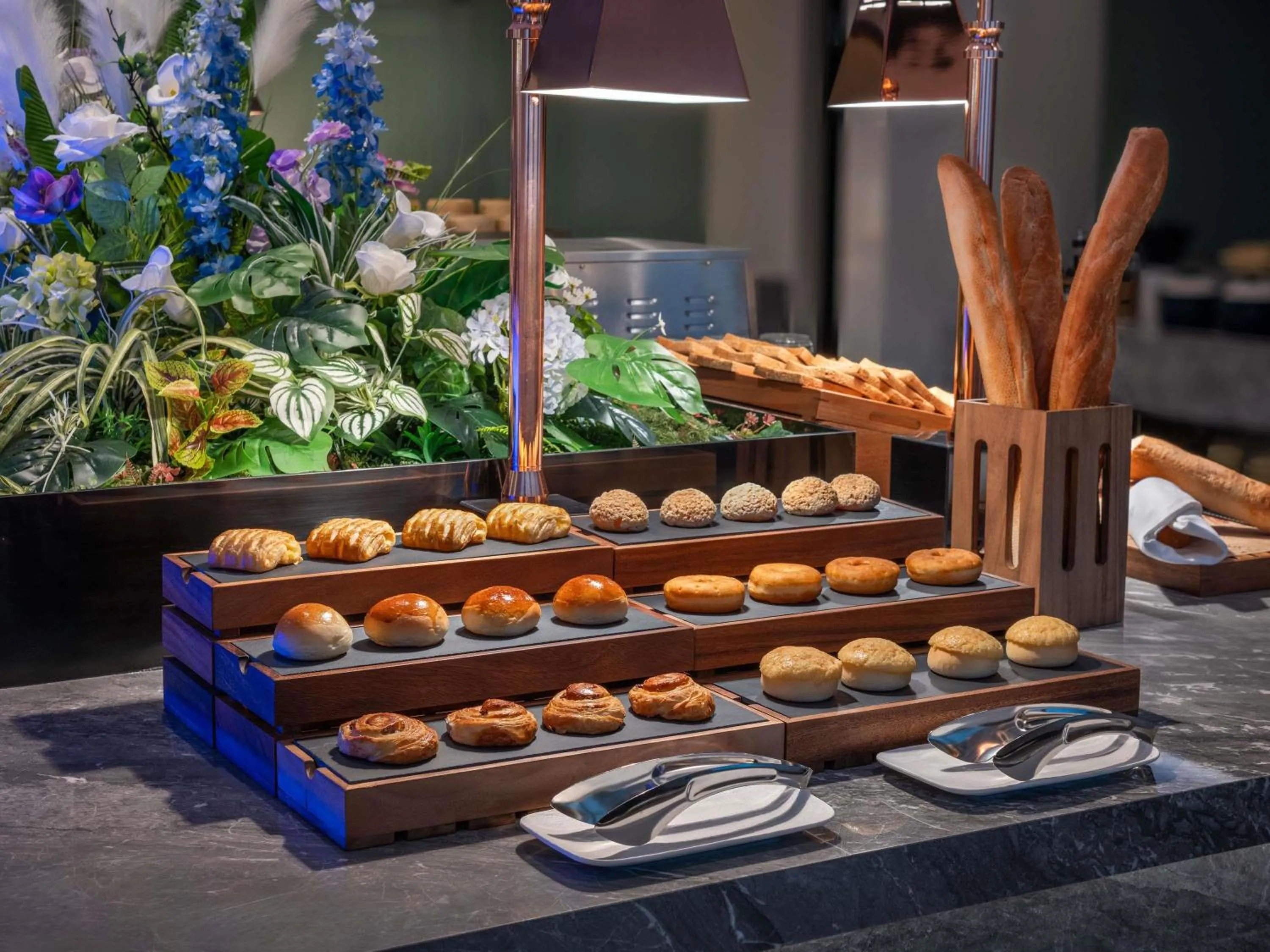 Restaurant/places to eat in Novotel Hangzhou Xintiandi