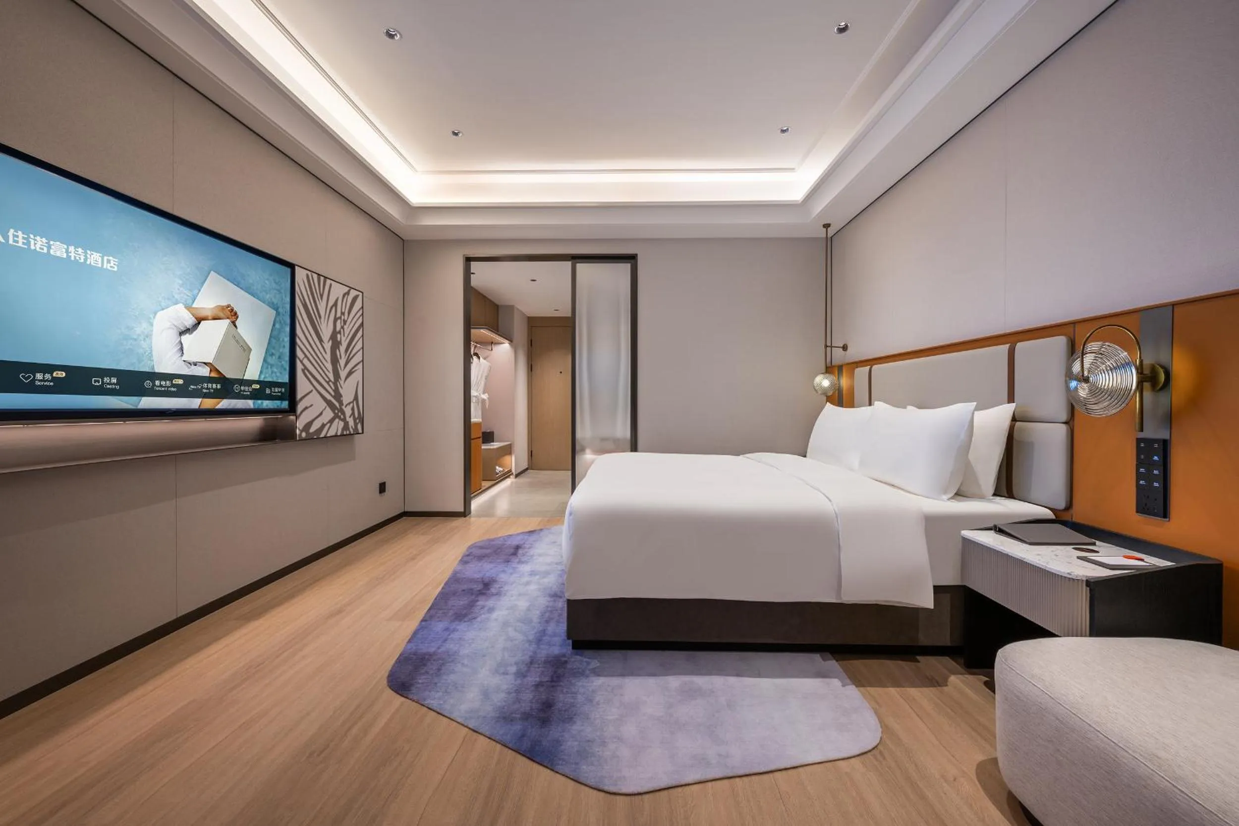 Photo of the whole room, Bed in Novotel Shanghai Hongqiao International Airport
