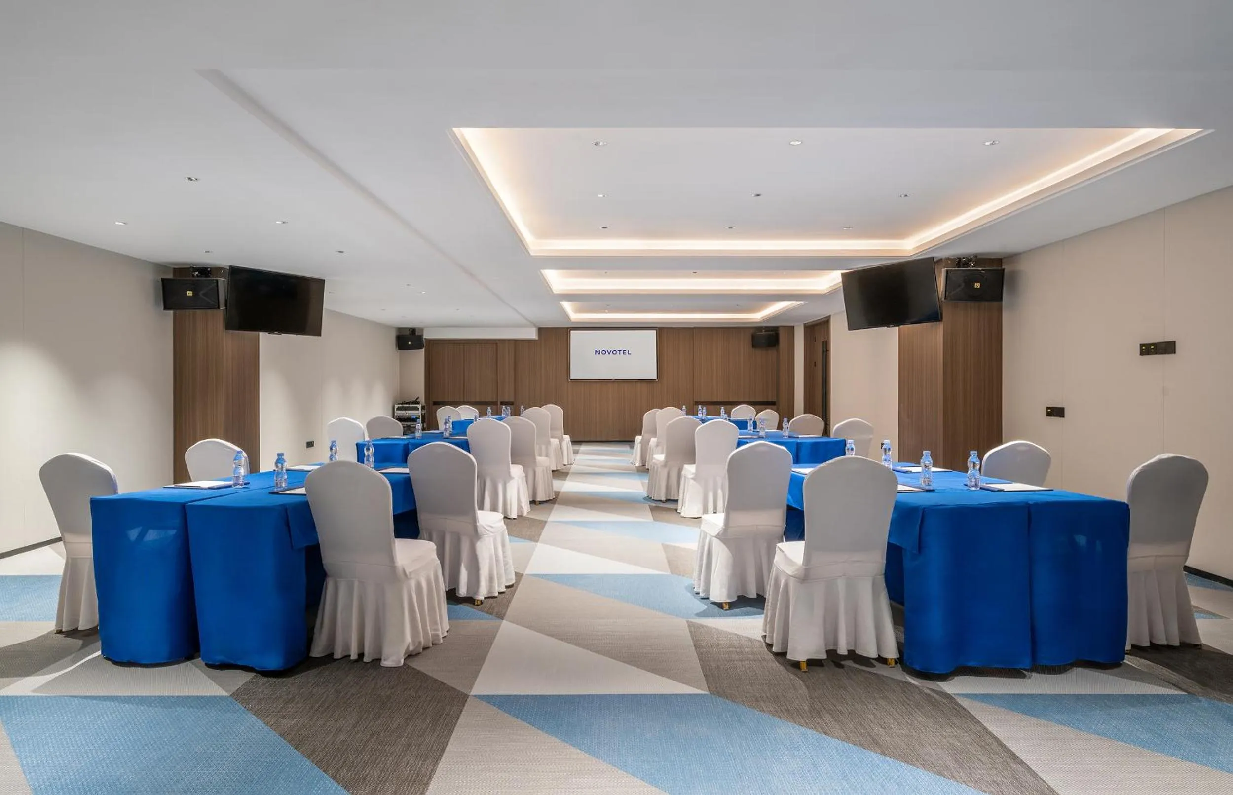Meeting/conference room in Novotel Shanghai Hongqiao International Airport