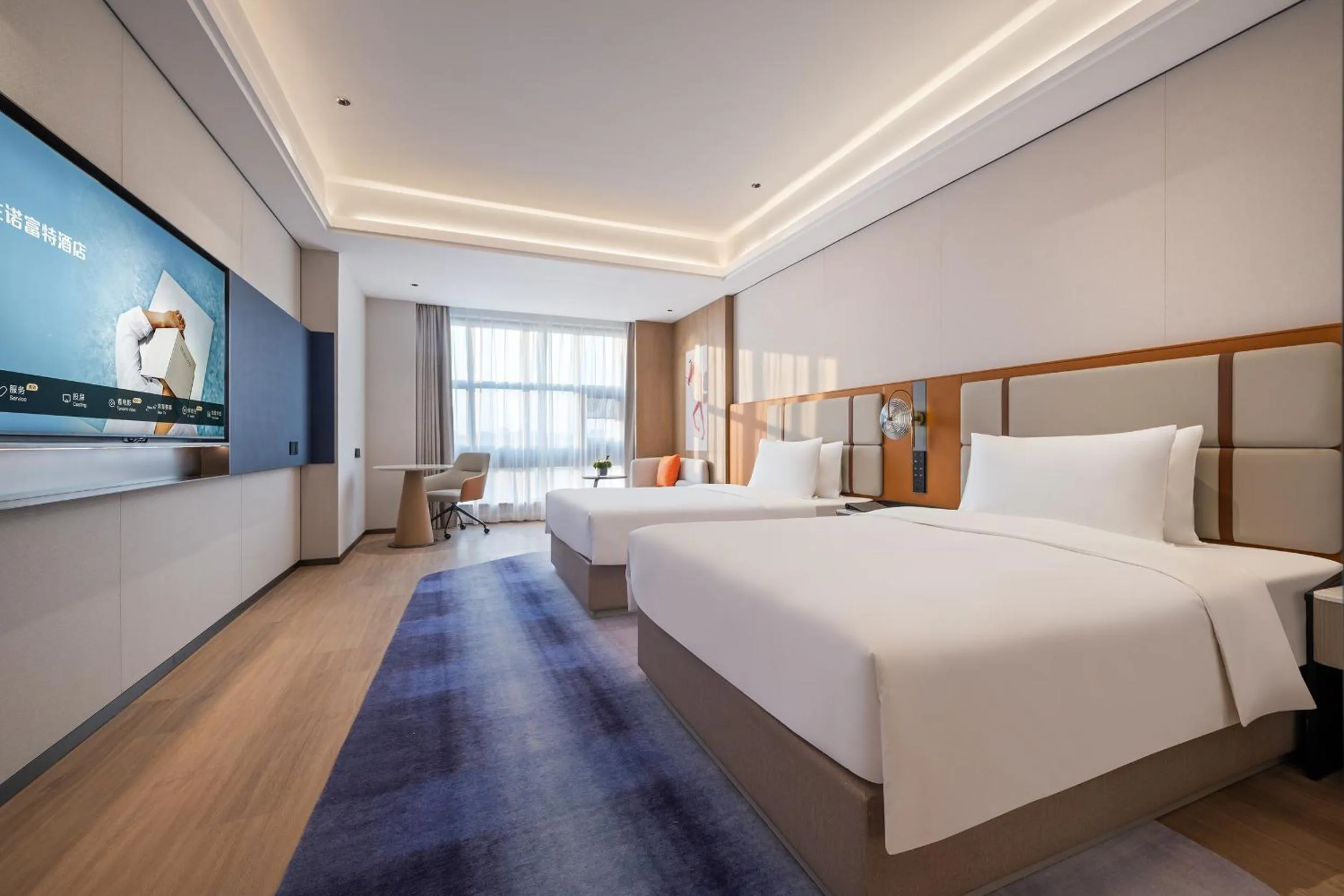 Photo of the whole room, Bed in Novotel Shanghai Hongqiao International Airport