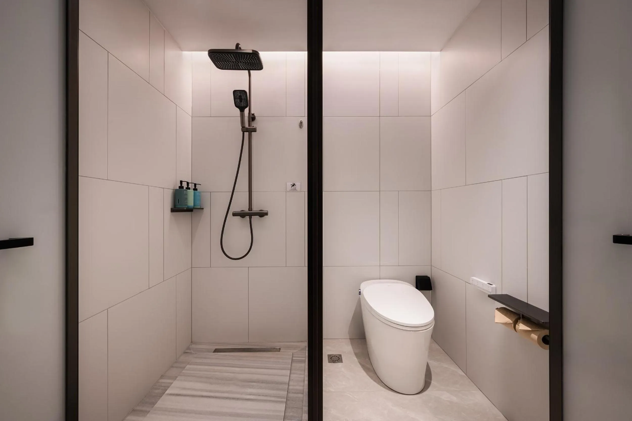 Toilet in Novotel Shanghai Hongqiao International Airport