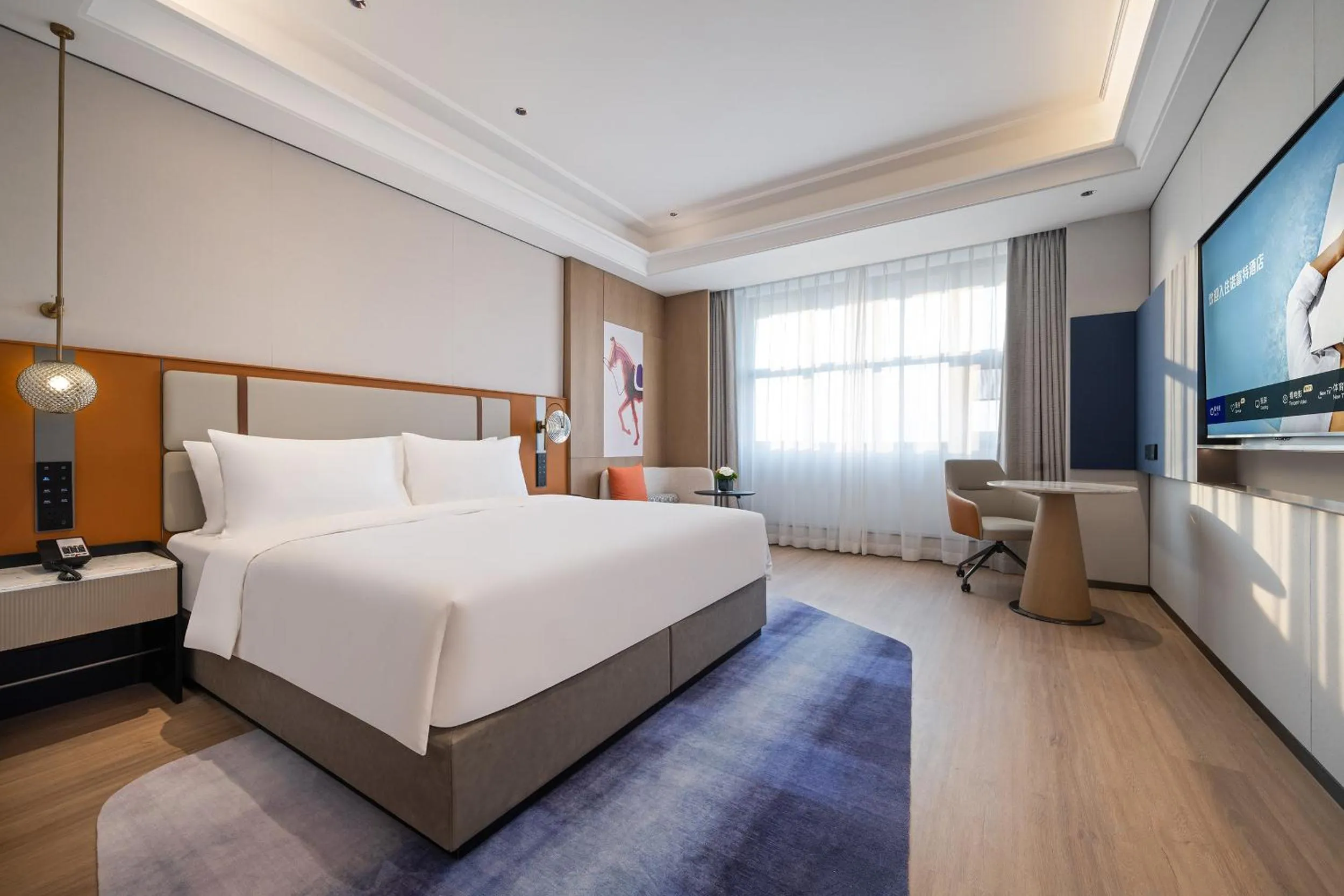 Photo of the whole room, Bed in Novotel Shanghai Hongqiao International Airport
