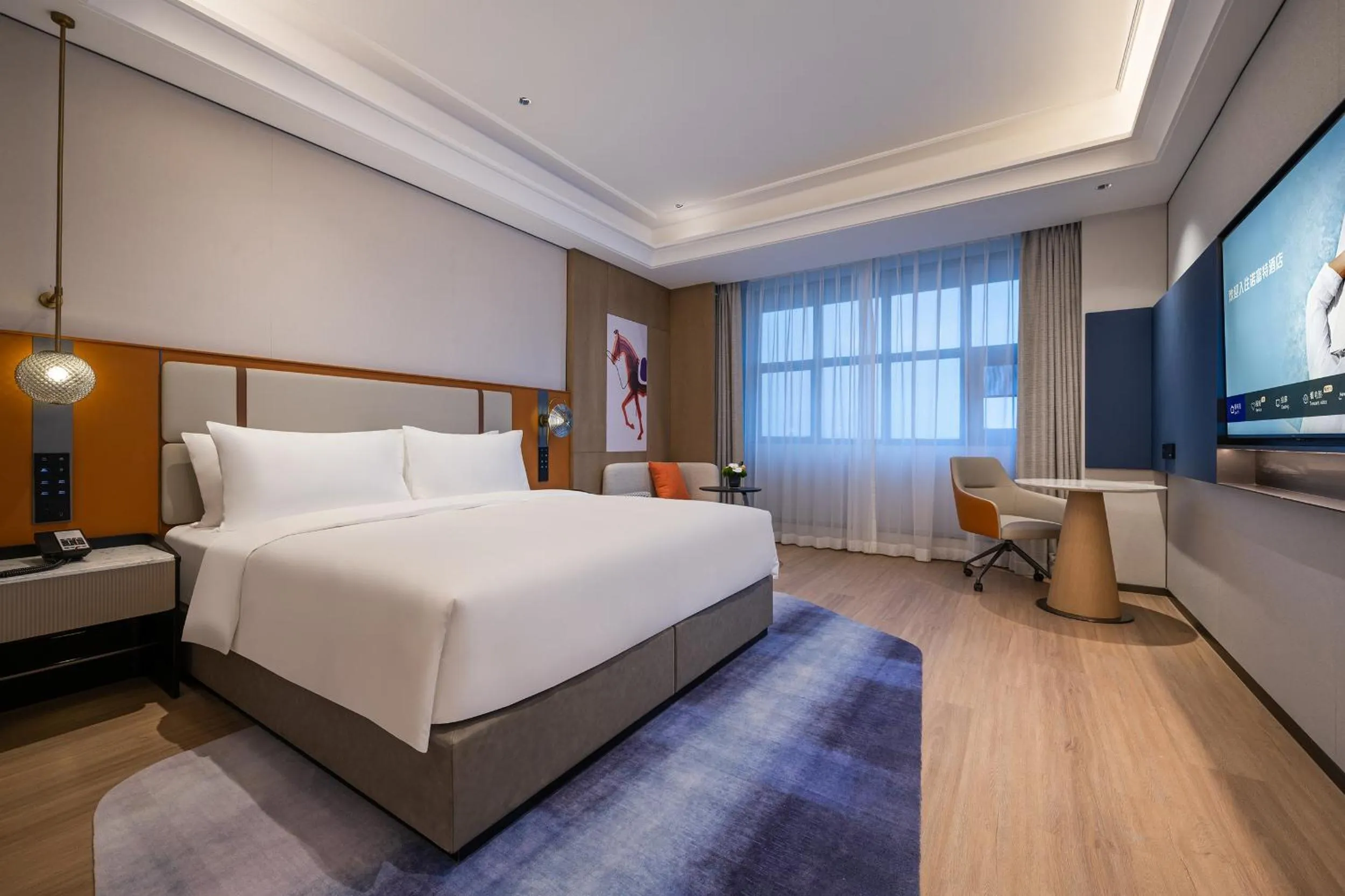 Photo of the whole room, Bed in Novotel Shanghai Hongqiao International Airport
