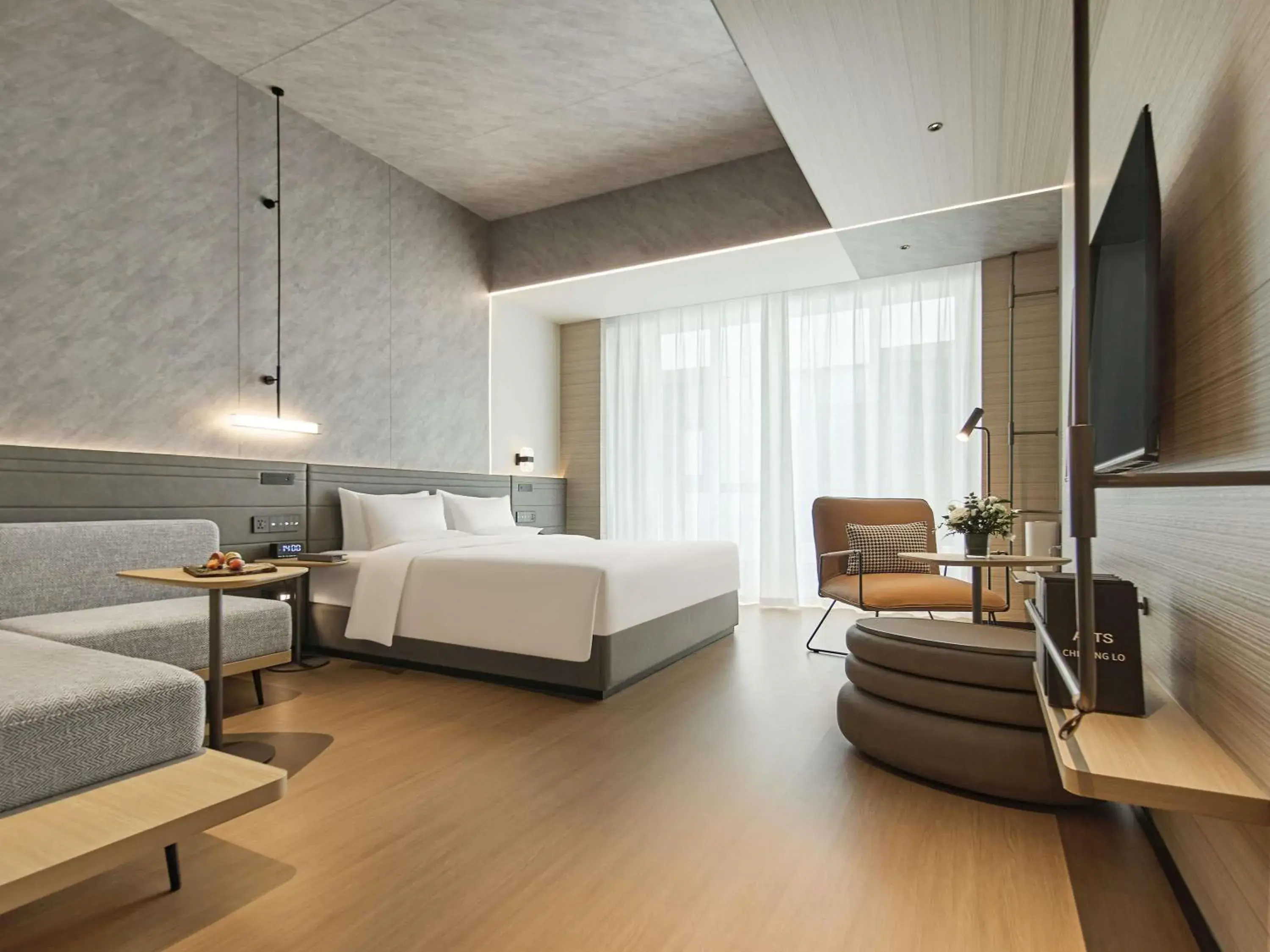 Superior Room One King Bed and A Sofa in Novotel Yinchuan Lanxigu Superior Room One King Bed and A Sofa in Novotel Yinchuan Lanxigu