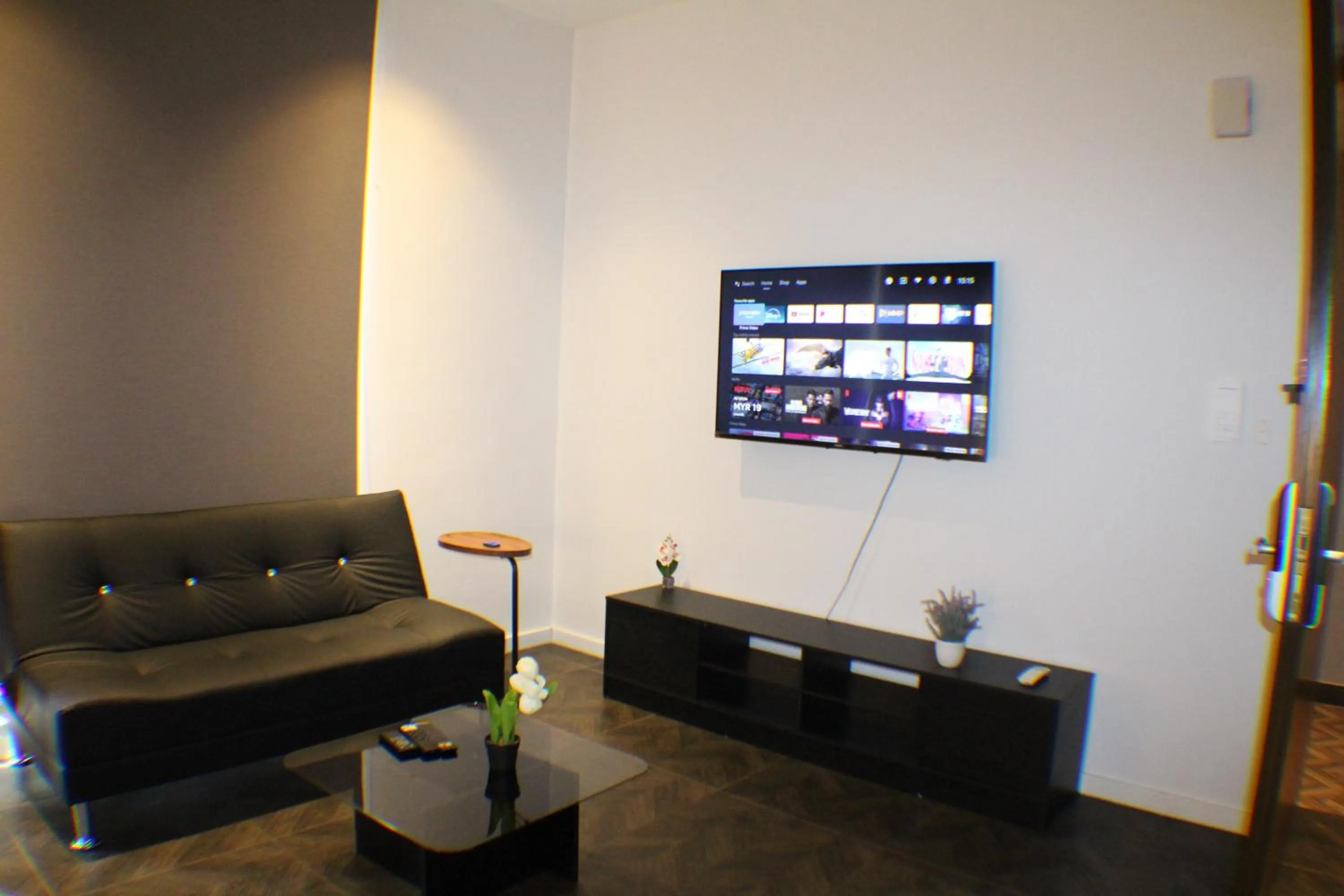 Communal lounge/ TV room in Scarletz Service Suites KLCC