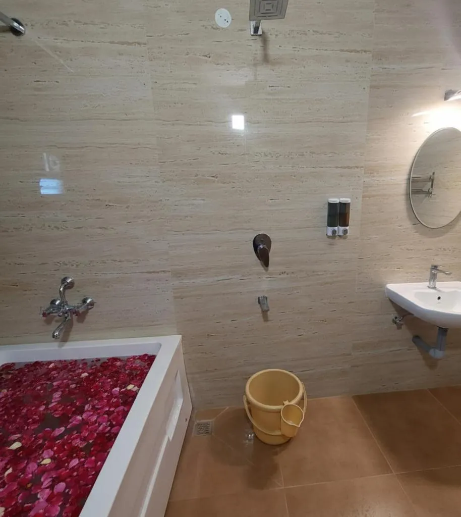 Bath in Elegant Residency
