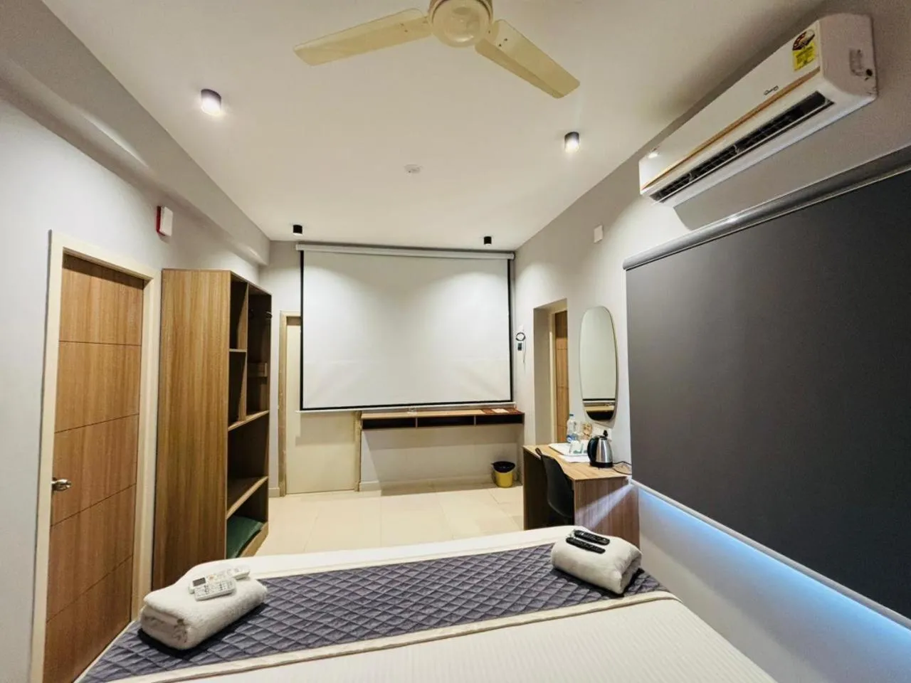 Bed in Elegant Residency