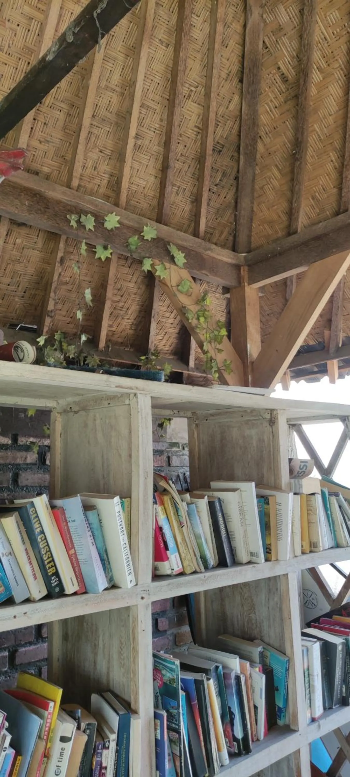 Library in Da Housetel Kuta