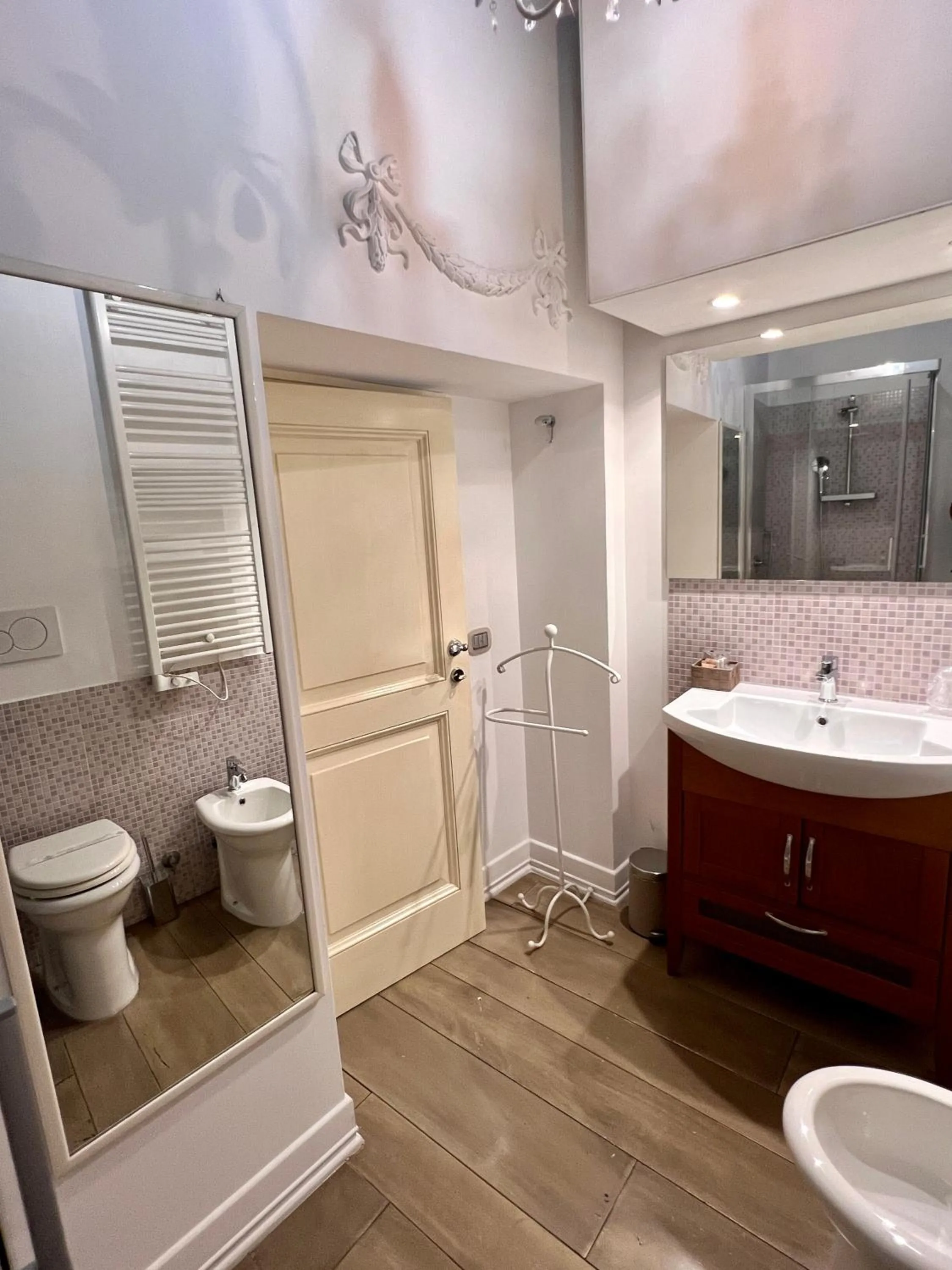 Bathroom in Piazzetta de' Monti Suites