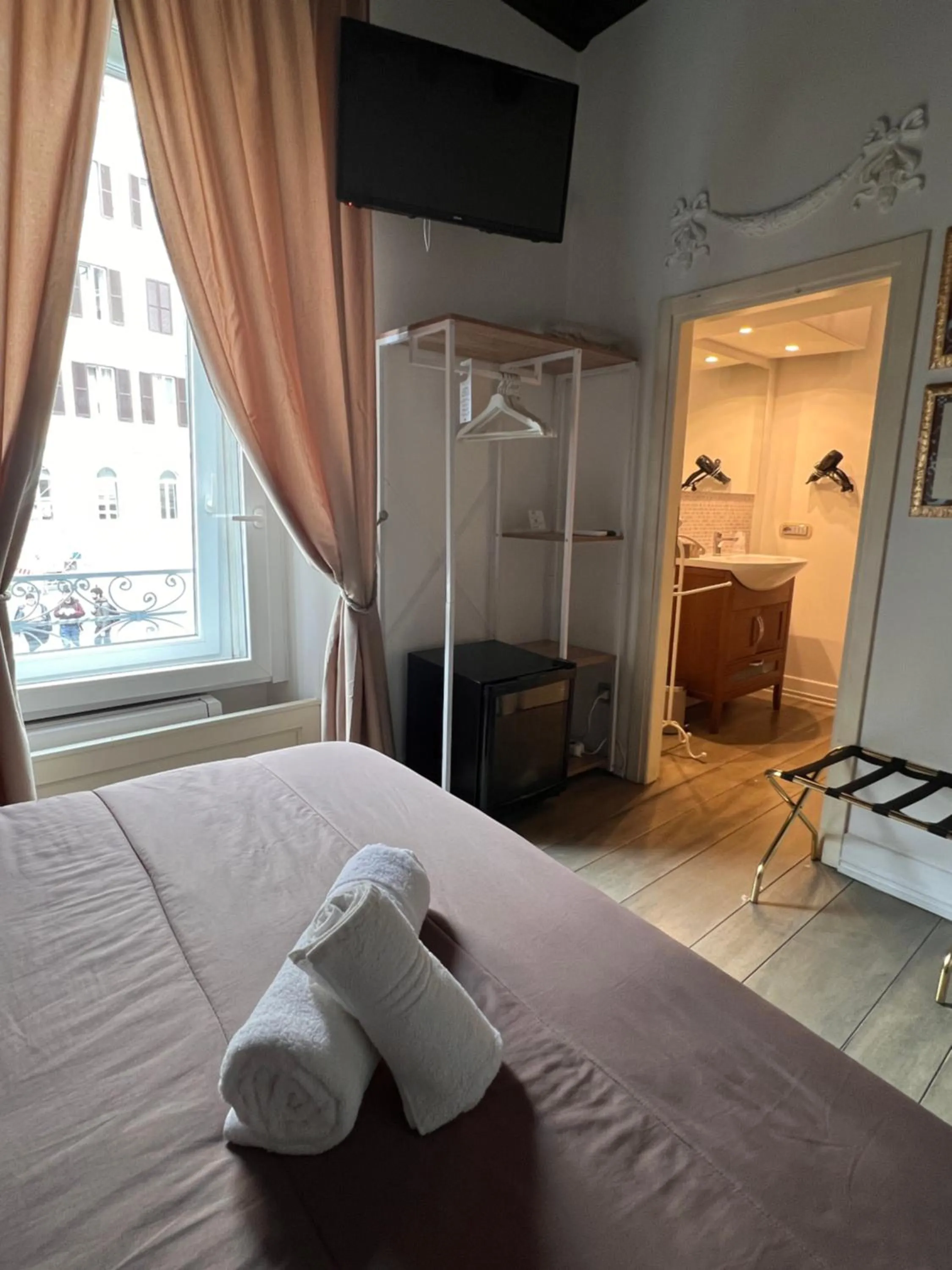 Bed in Piazzetta de' Monti Suites