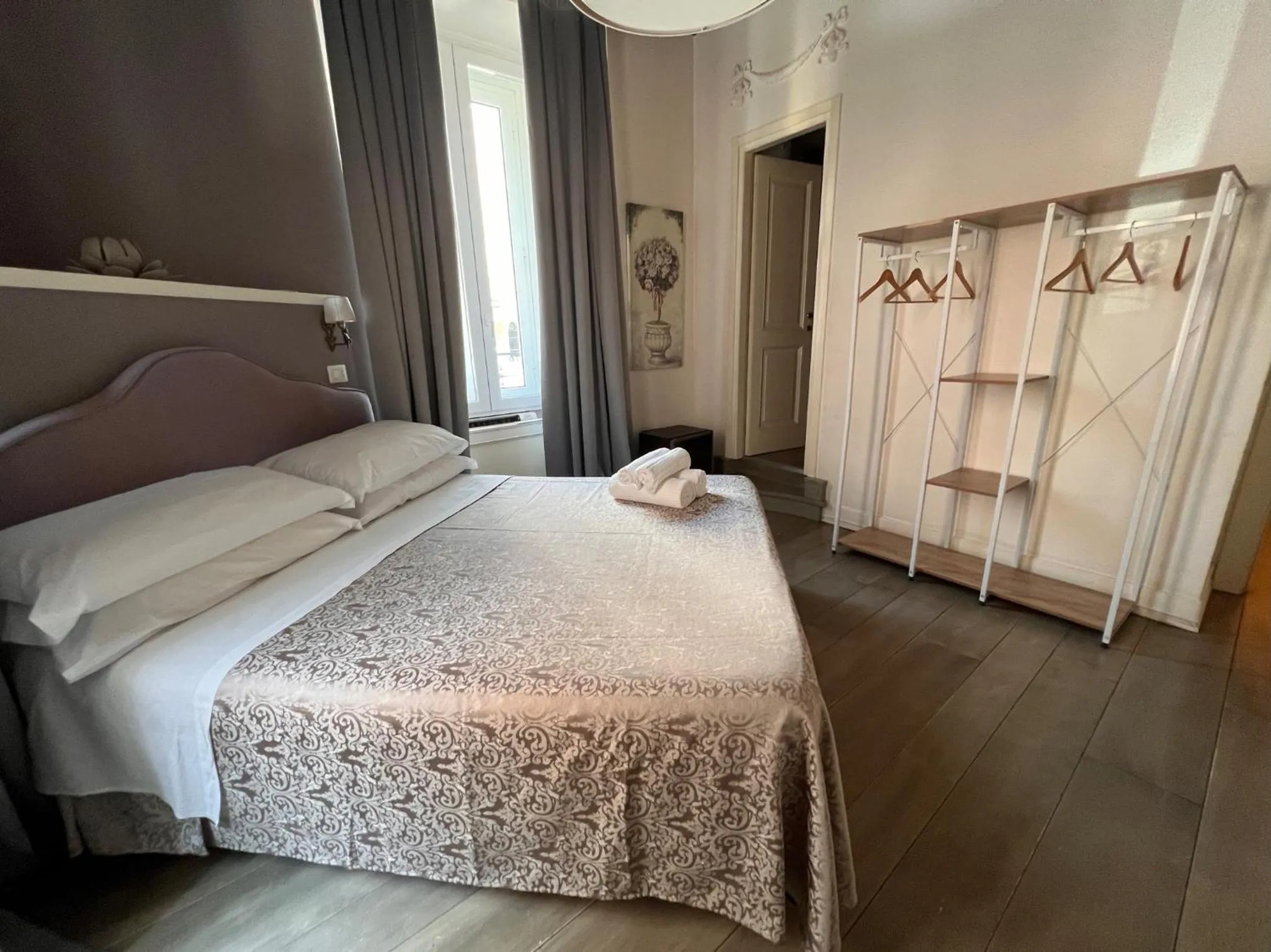 Bed in Piazzetta de' Monti Suites