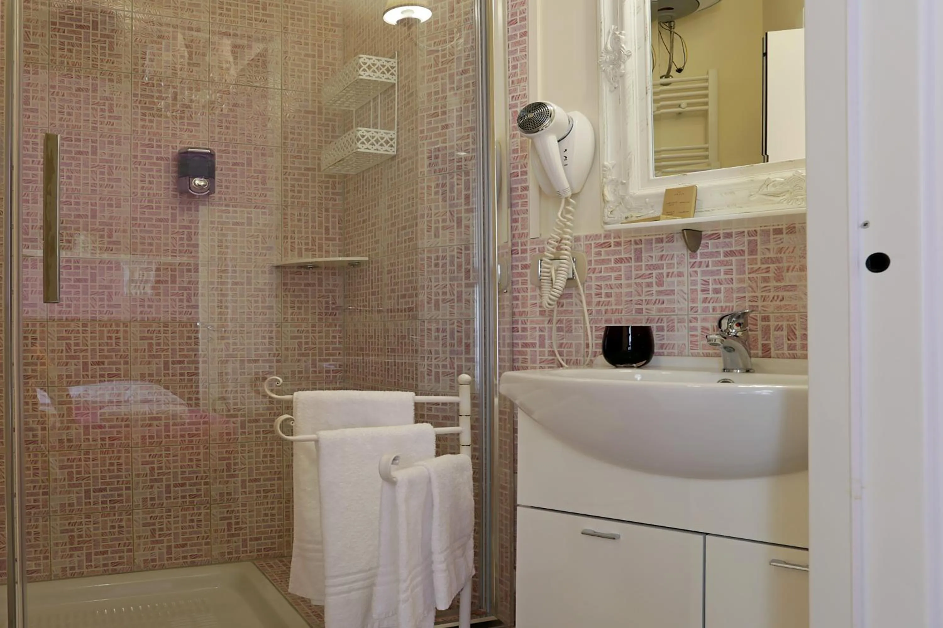 Decorative detail in Piazzetta de' Monti Suites