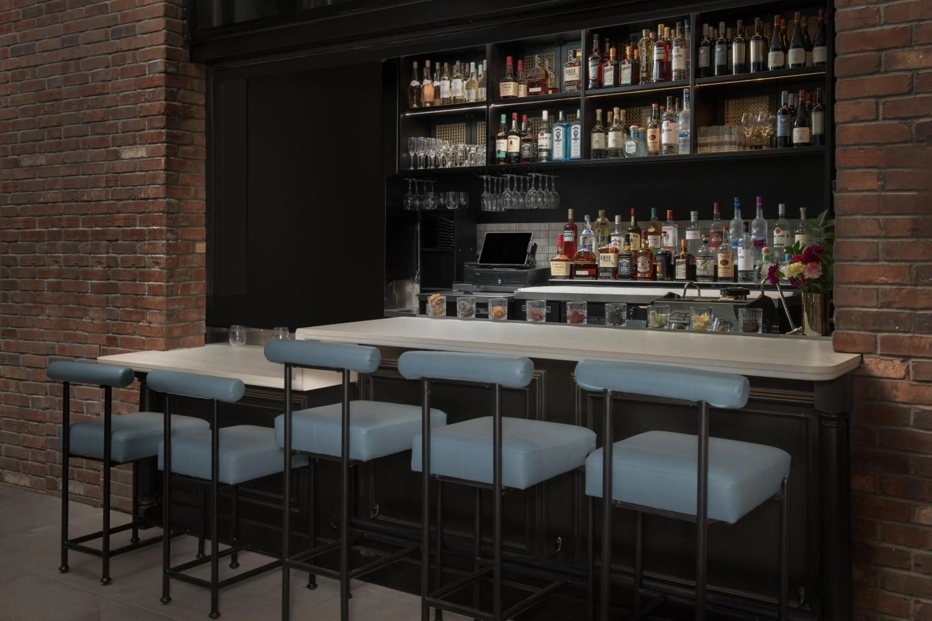 Lounge or bar in The Livingston, part of JdV by Hyatt