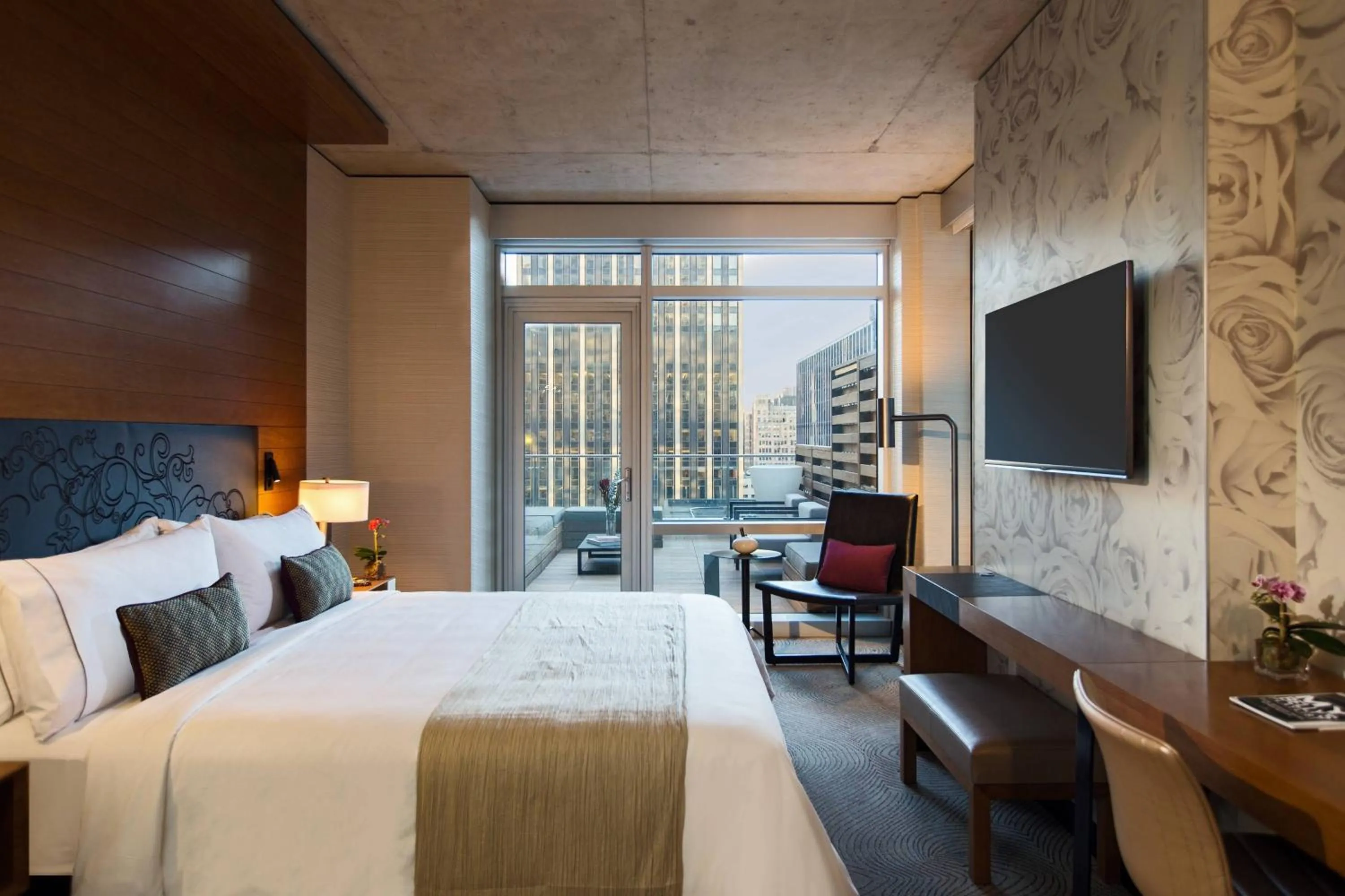 Photo of the whole room, Bed in Renaissance New York Midtown Hotel