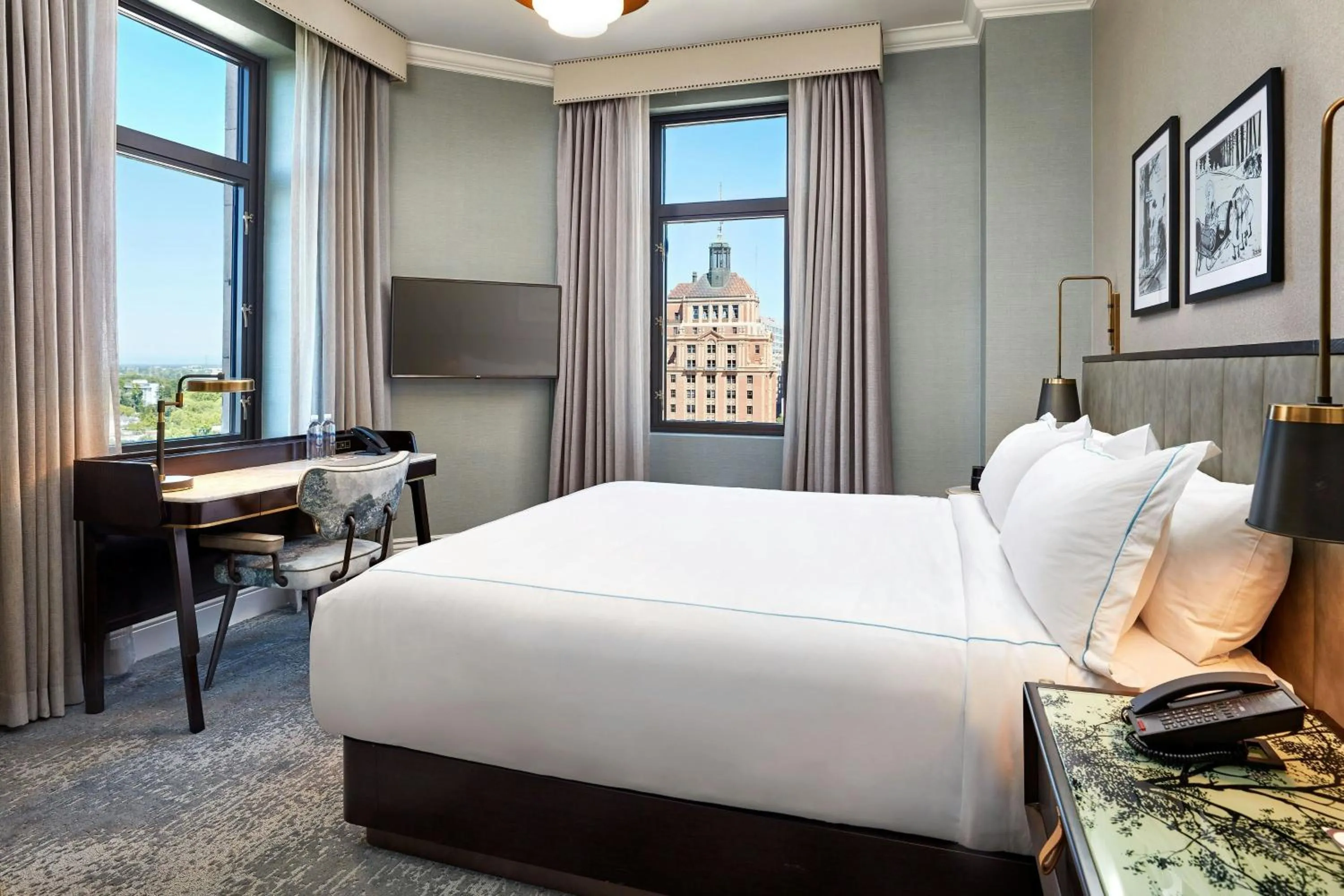 Photo of the whole room, Bed in The Citizen Hotel, Autograph Collection