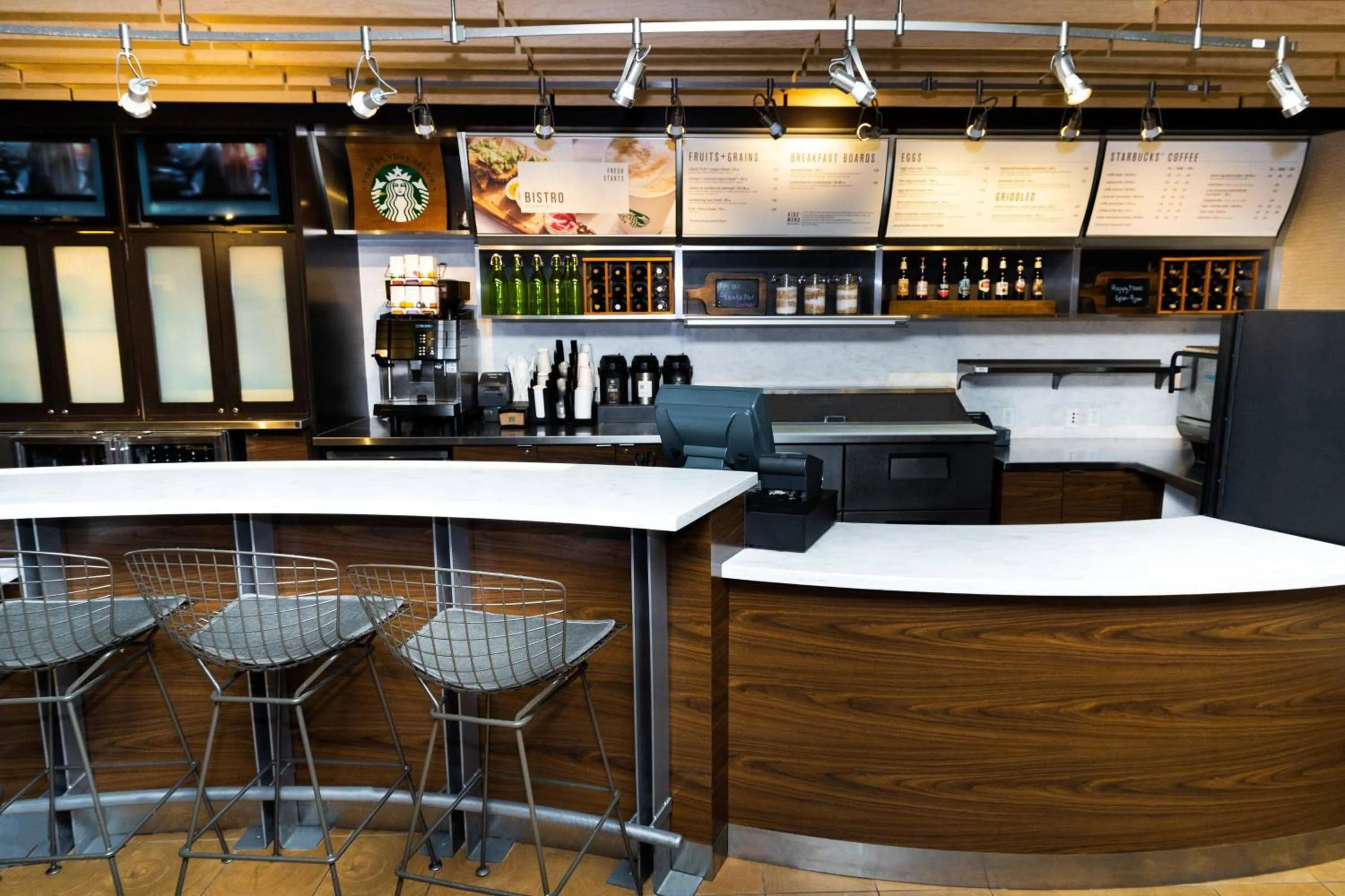 Restaurant/places to eat in Courtyard Largo Medical Center Drive