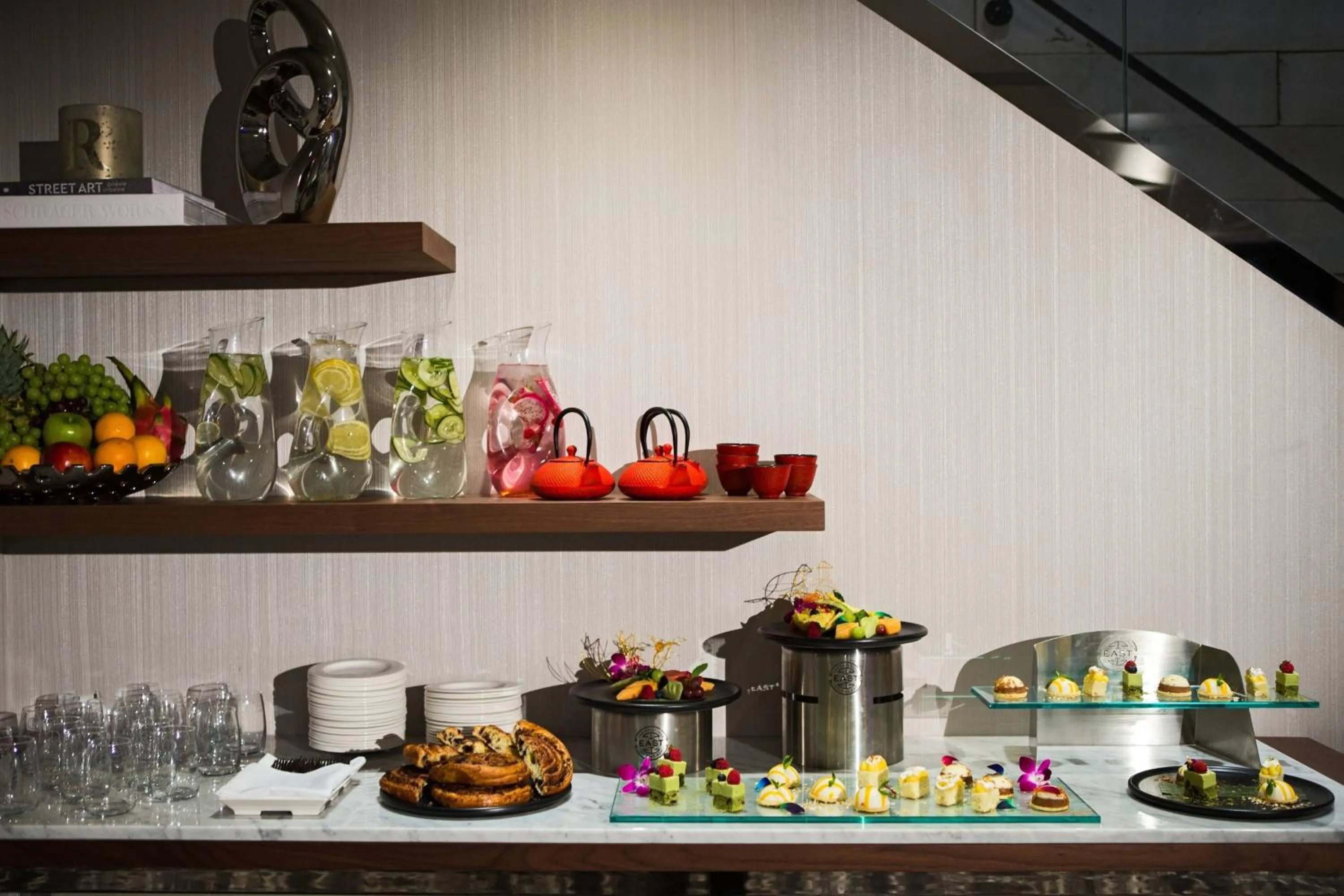 Meeting/conference room in Renaissance Montreal Downtown Hotel