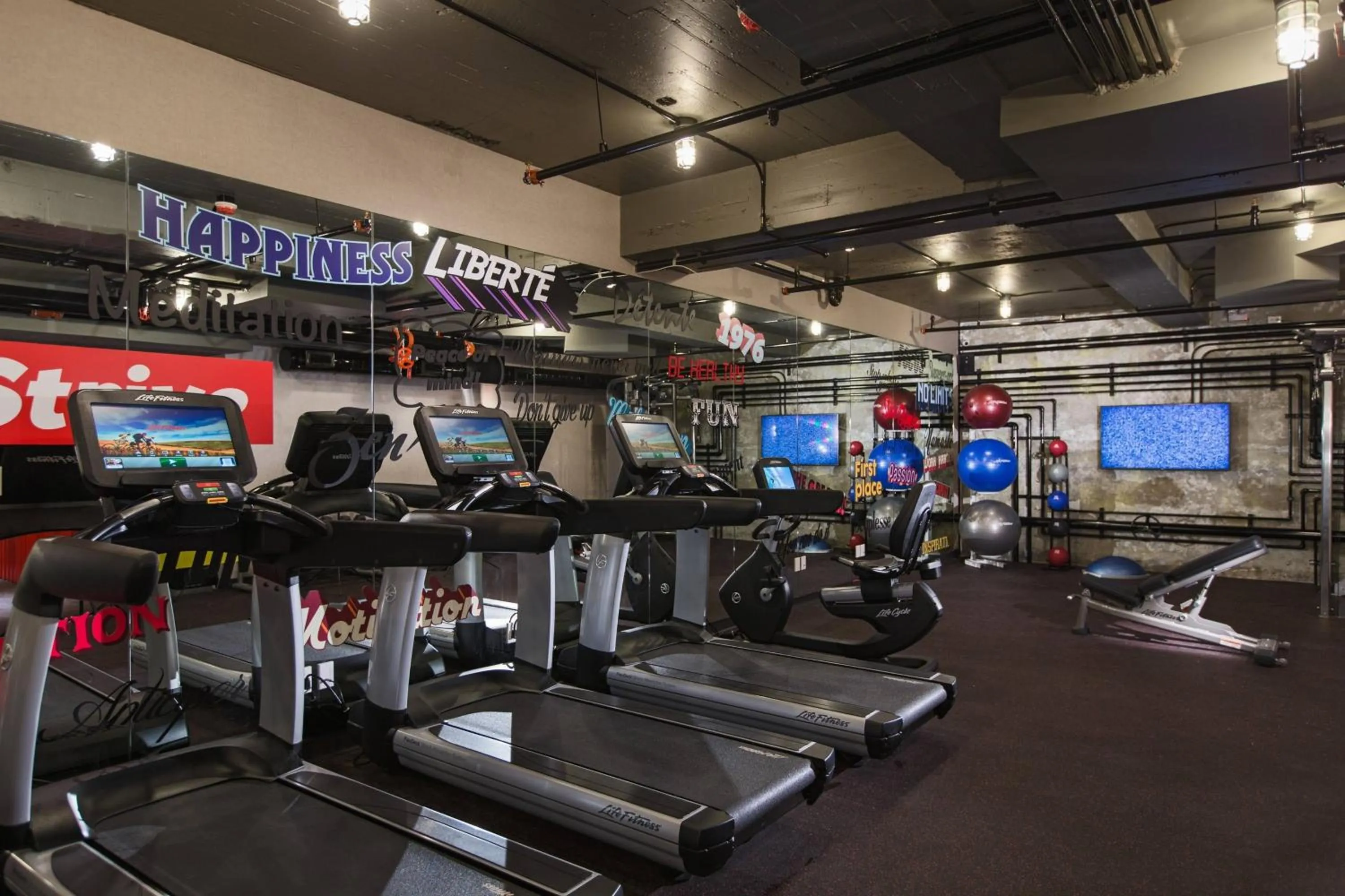 Fitness centre/facilities in Renaissance Montreal Downtown Hotel