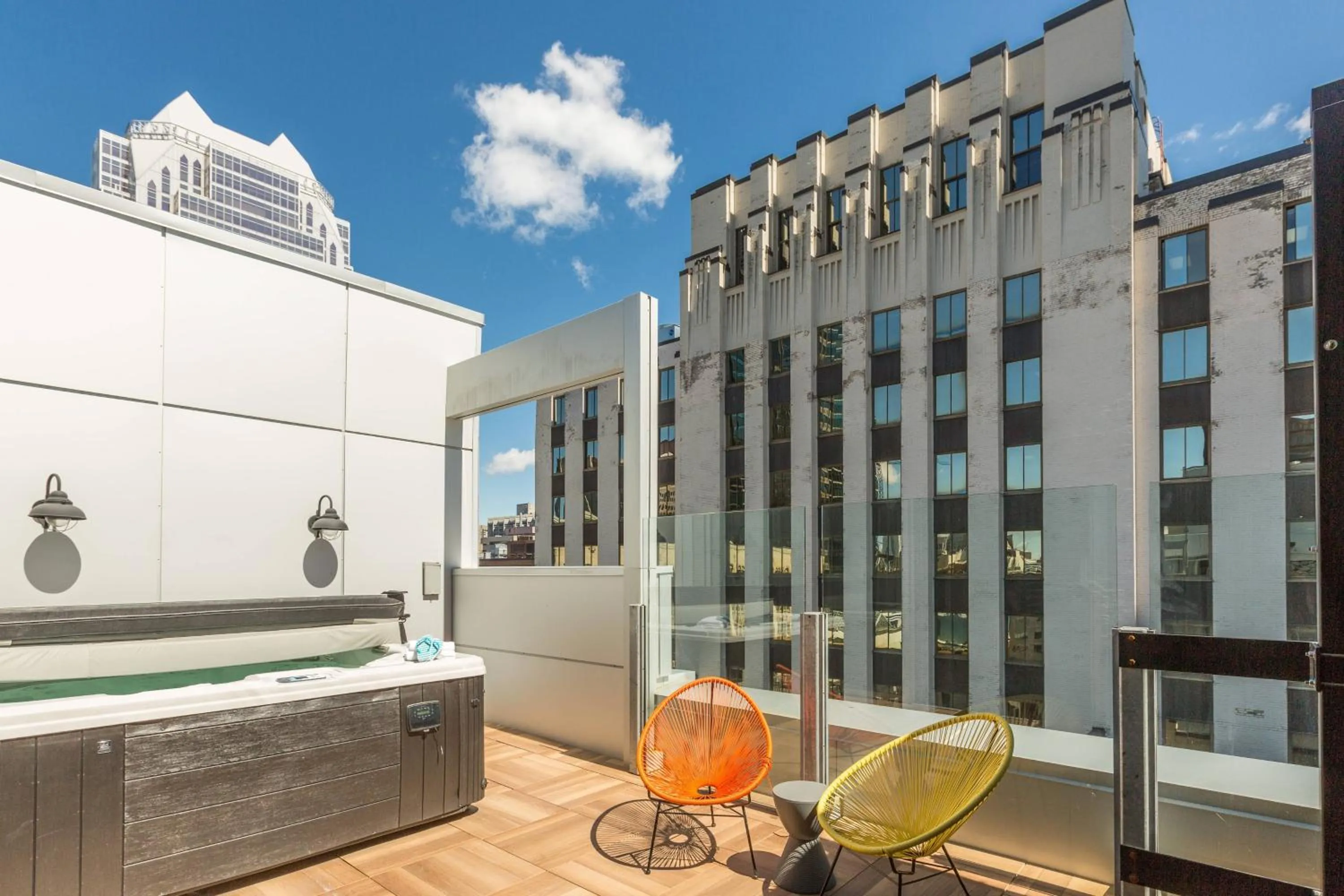 Photo of the whole room in Renaissance Montreal Downtown Hotel