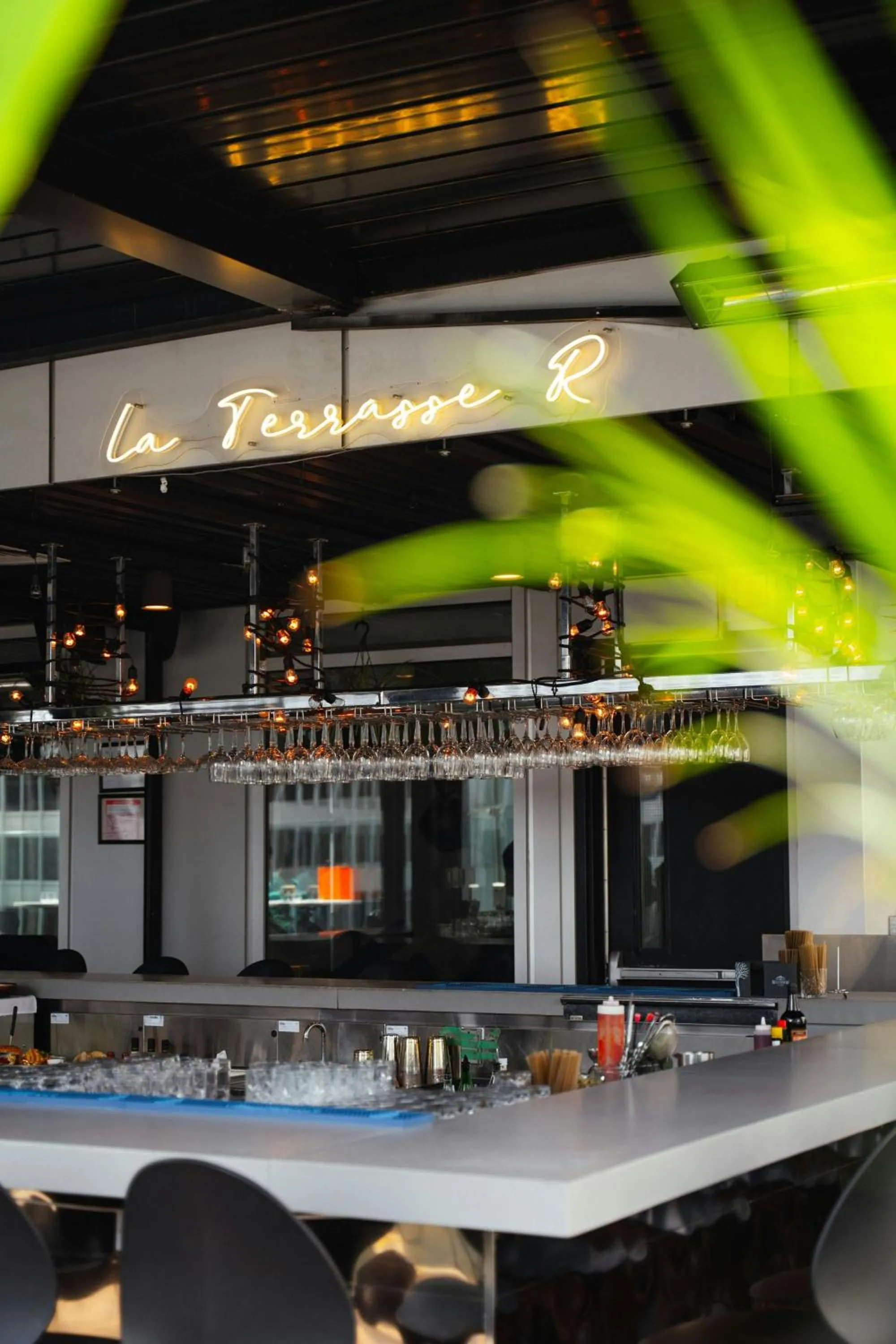 Restaurant/places to eat in Renaissance Montreal Downtown Hotel