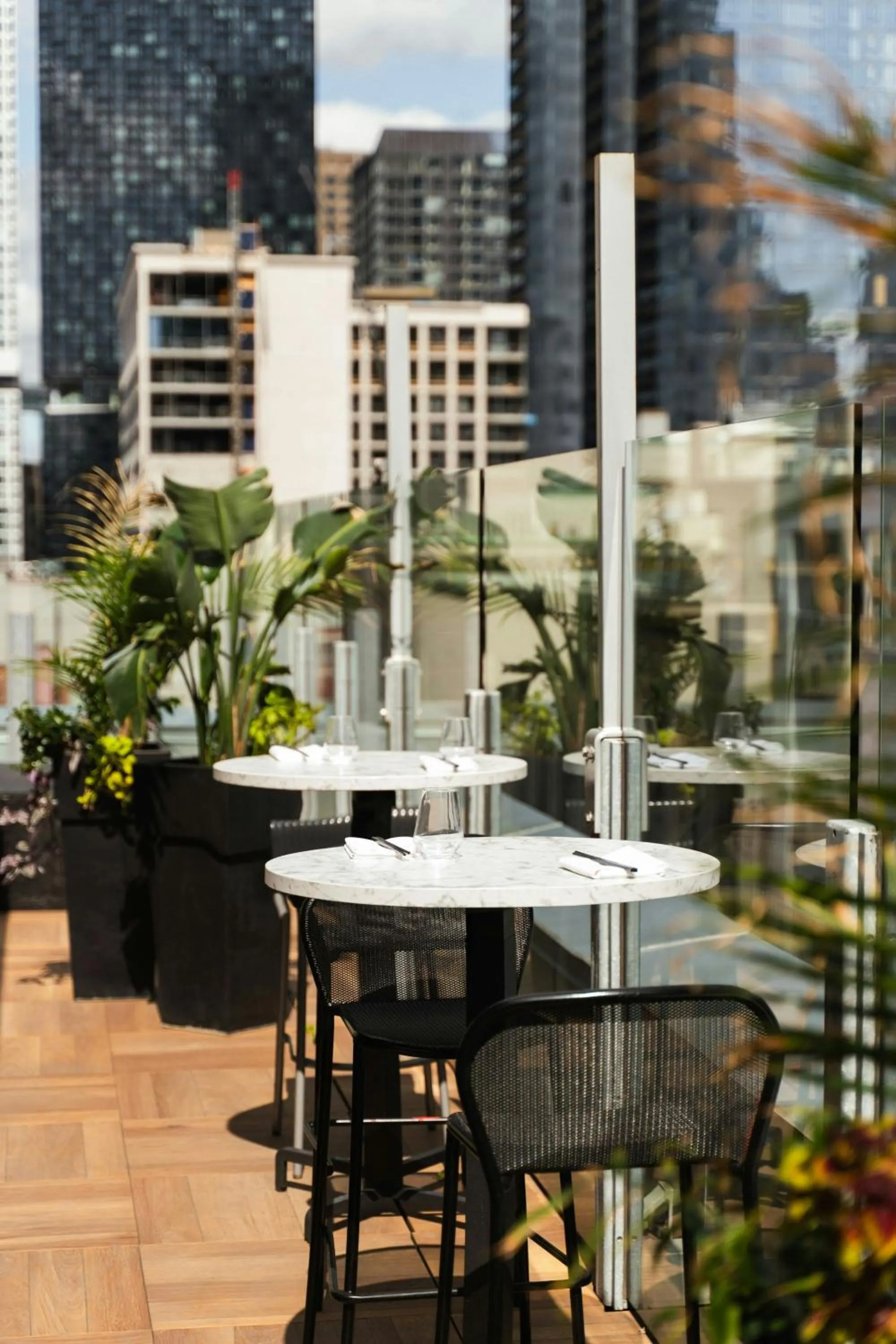 Restaurant/places to eat in Renaissance Montreal Downtown Hotel