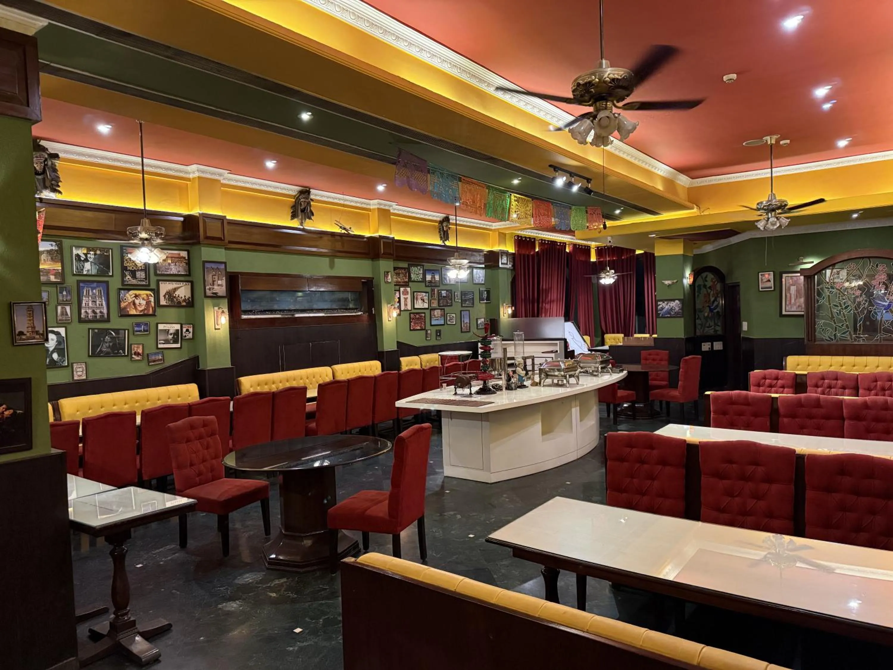 Restaurant/places to eat in Hotel Diplomat Residency