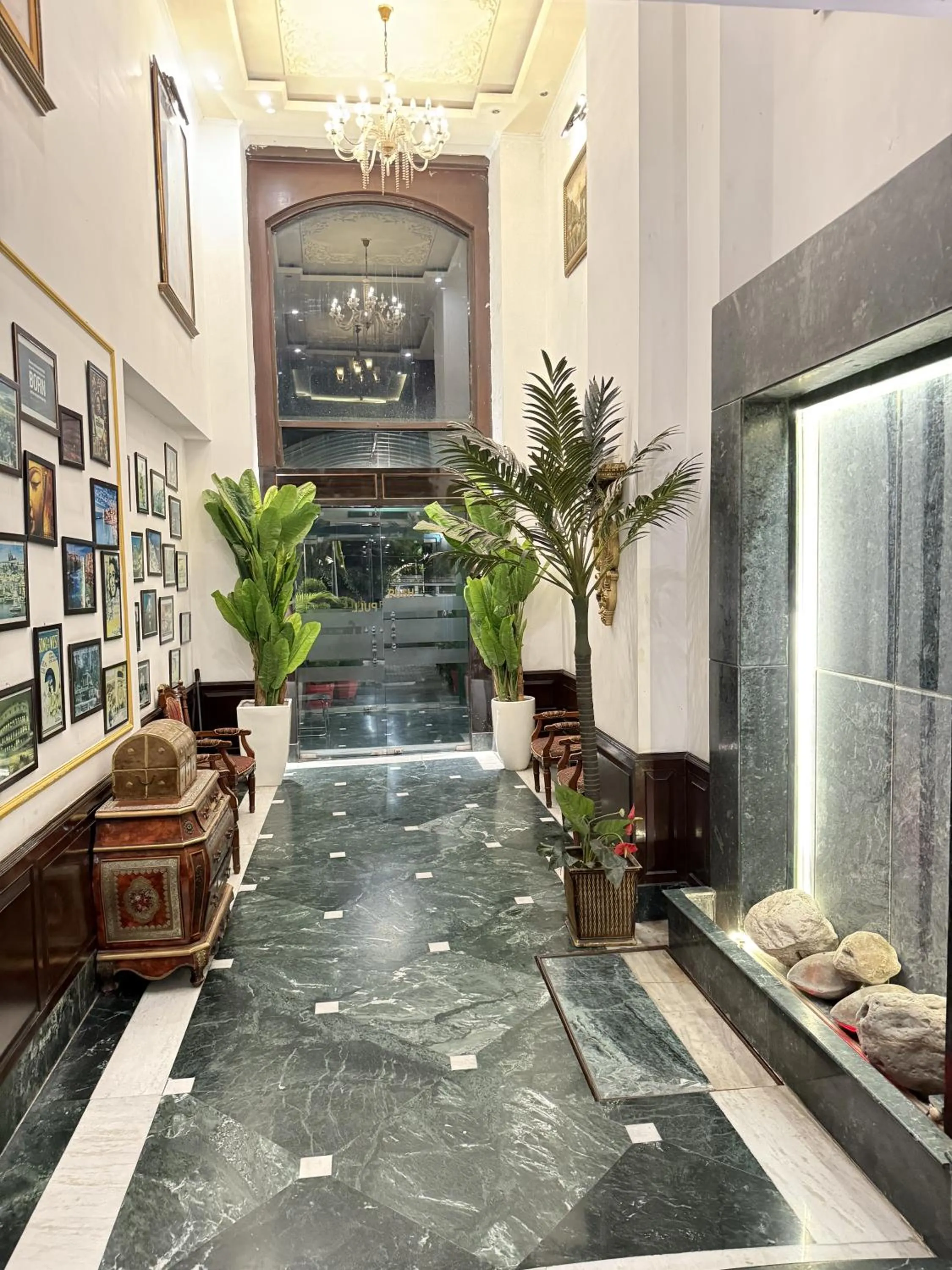 Facade/entrance in Hotel Diplomat Residency