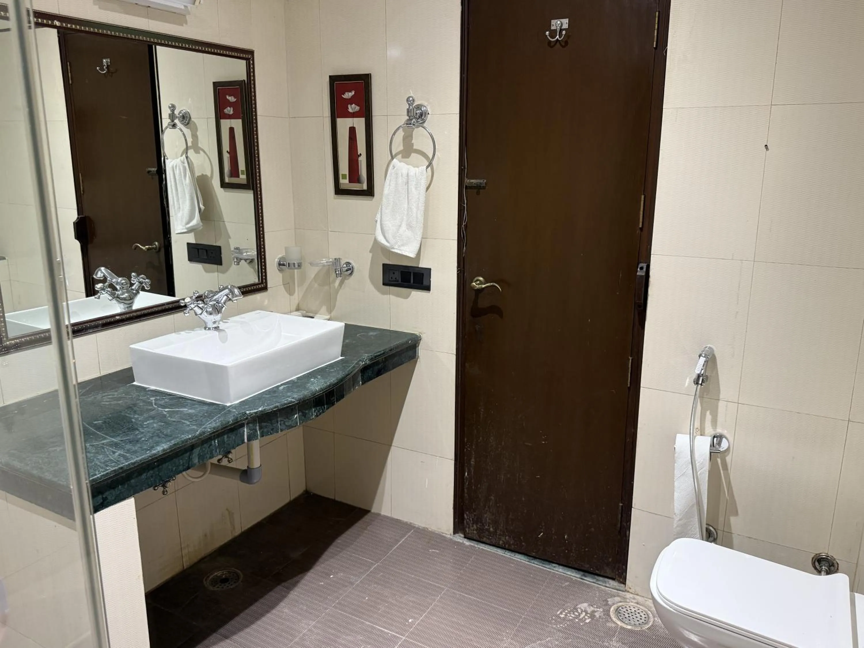 Bathroom in Hotel Diplomat Residency