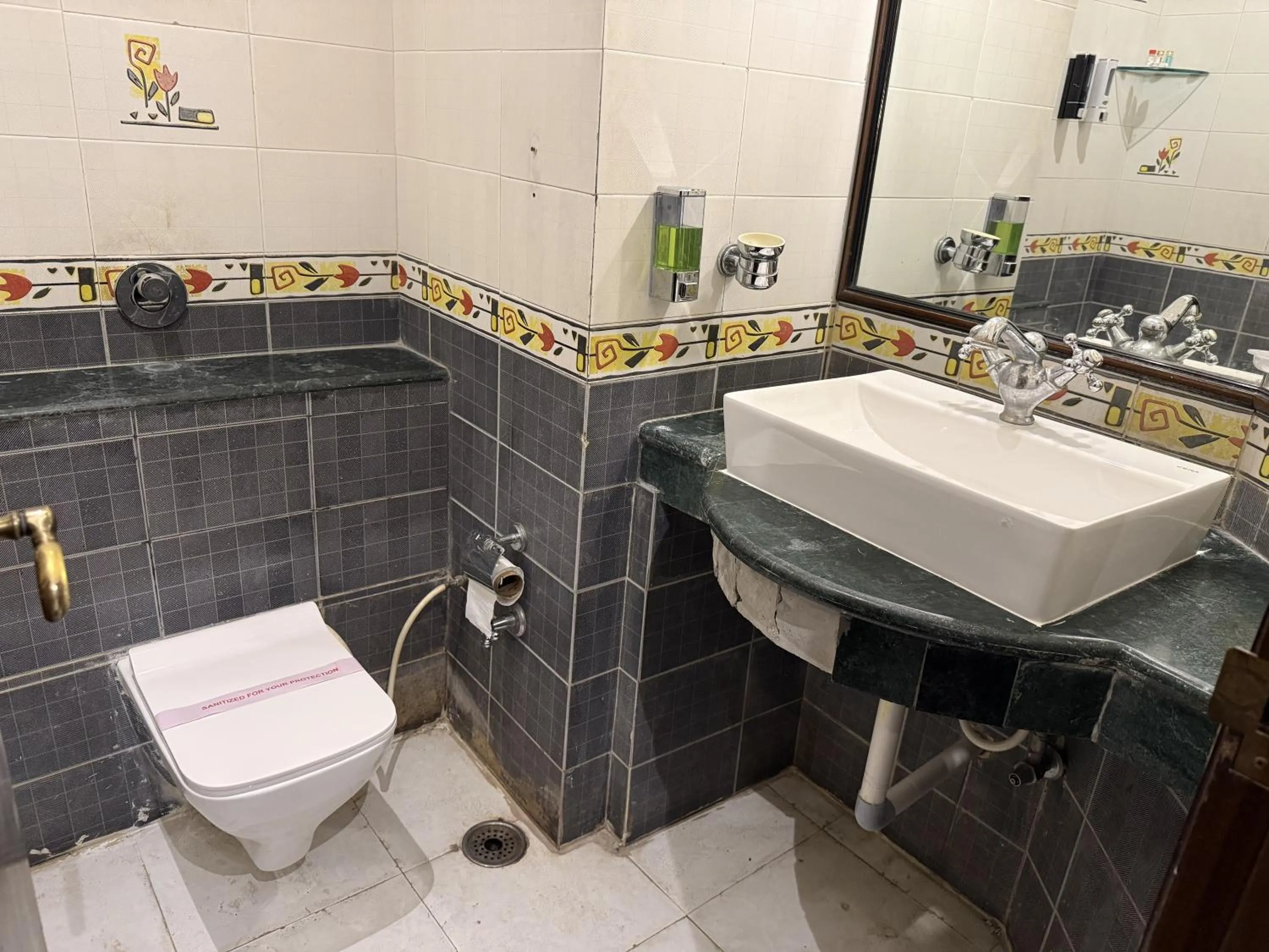 Bathroom in Hotel Diplomat Residency