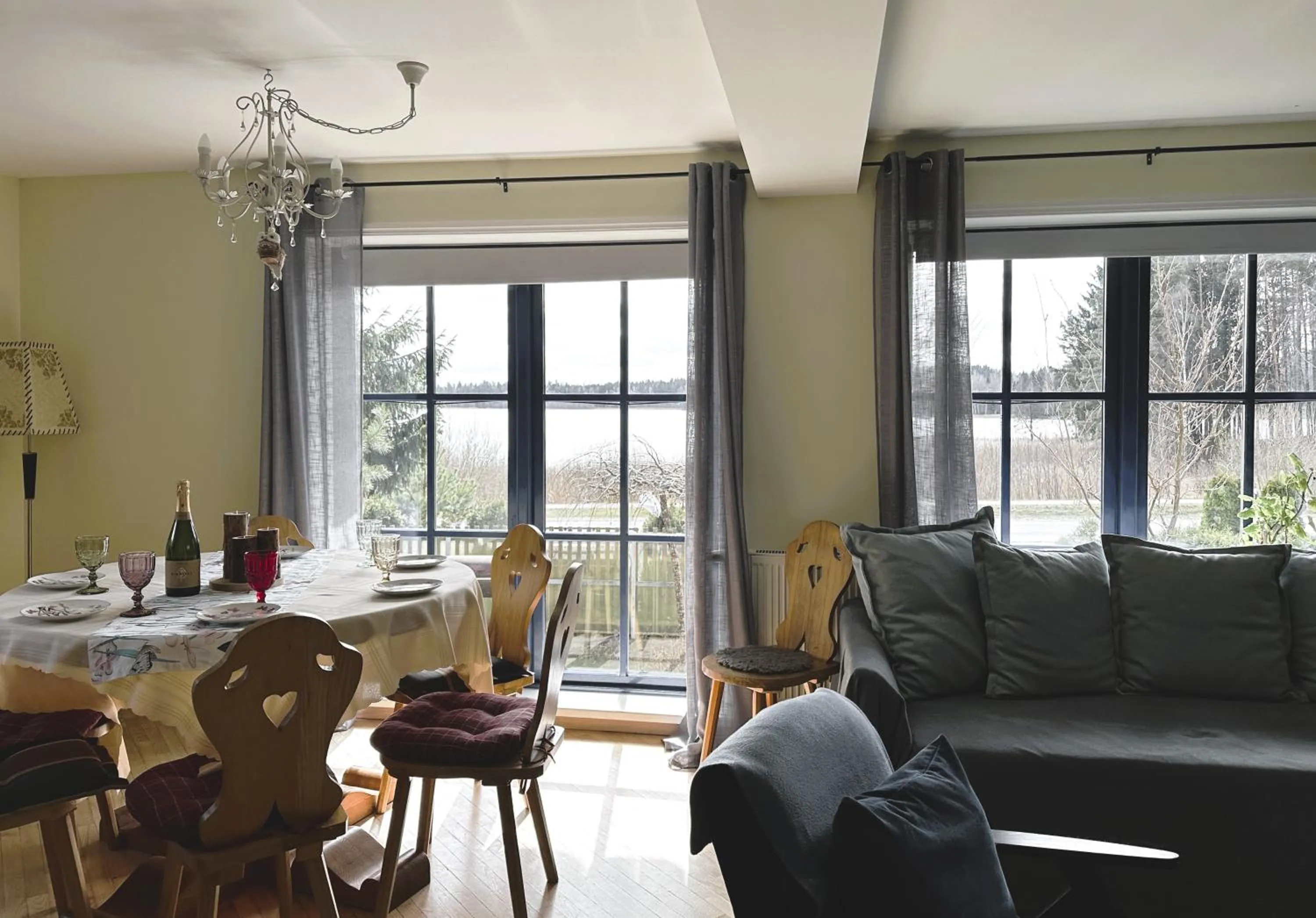 Dining area in North Lake Villa Plateliai