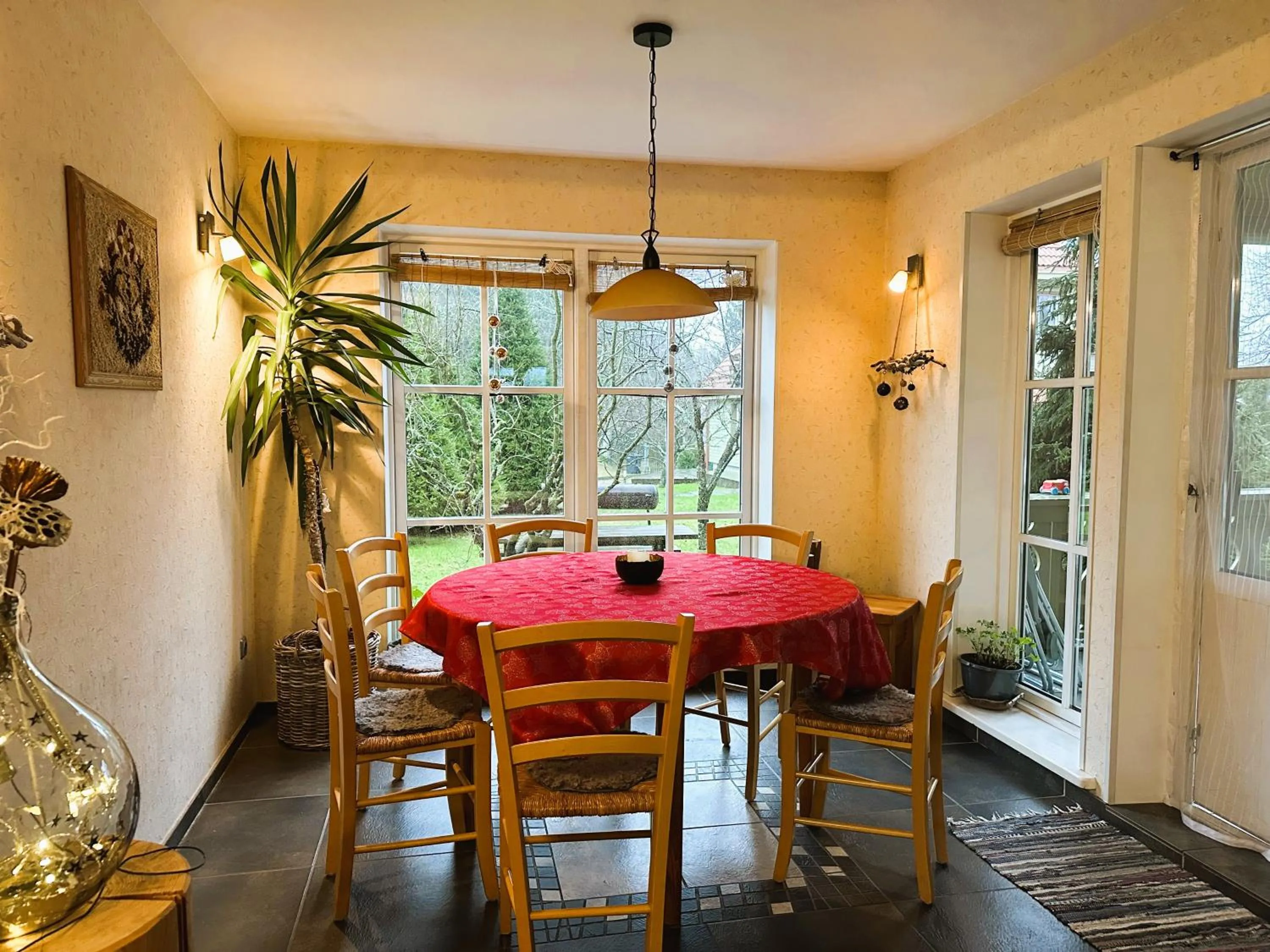 Dining area in North Lake Villa Plateliai
