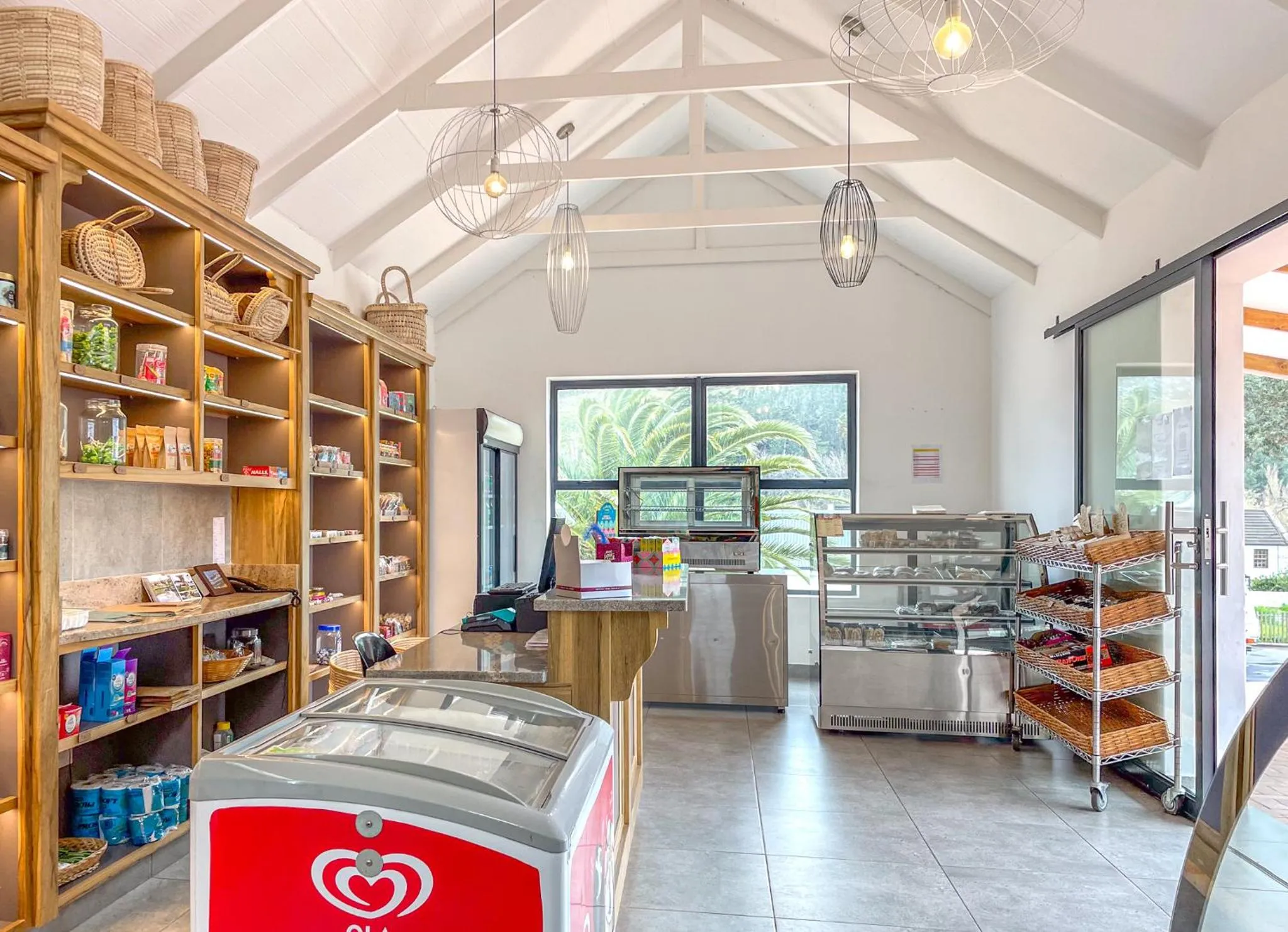 On-site shops in Houw Hoek Hotel