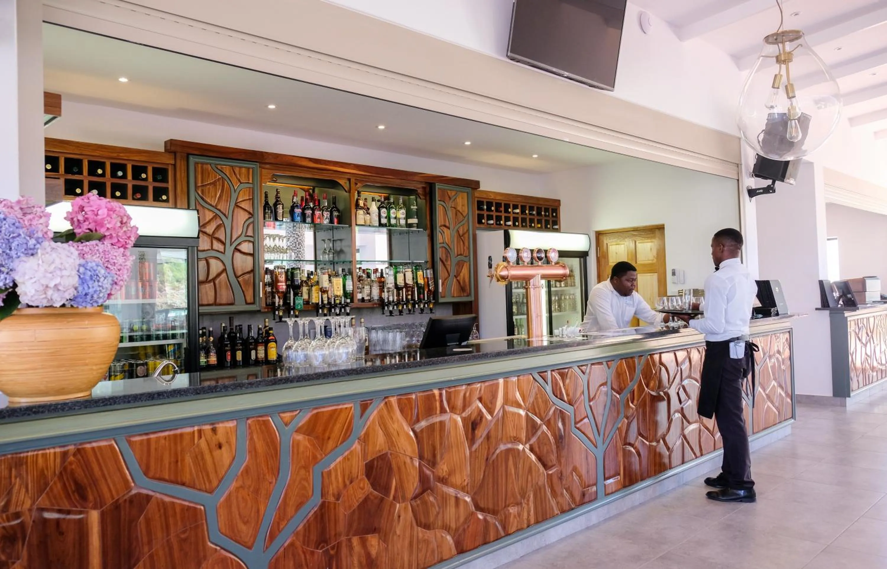 Restaurant/places to eat in Houw Hoek Hotel