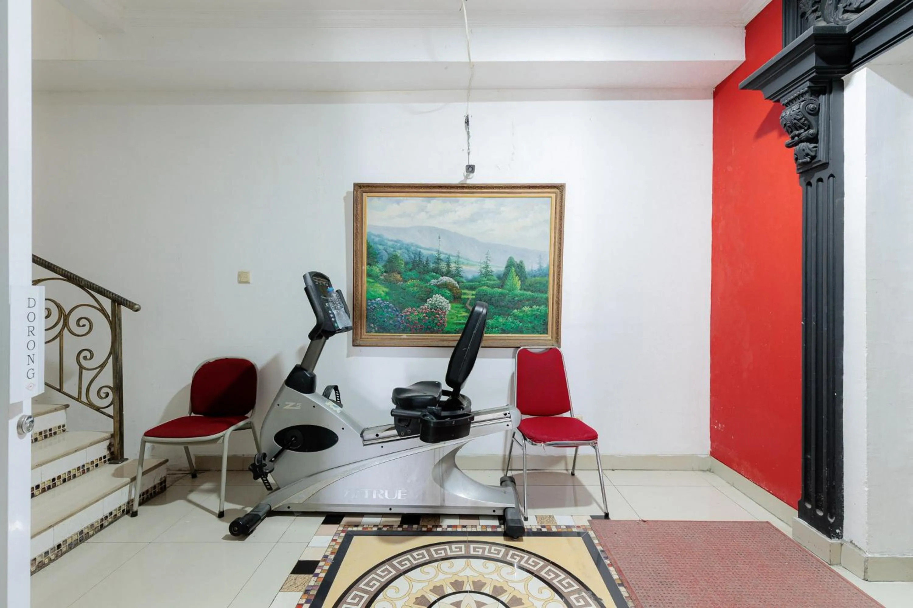 Seating area in RedDoorz Plus @ Guntur Raya Setiabudi