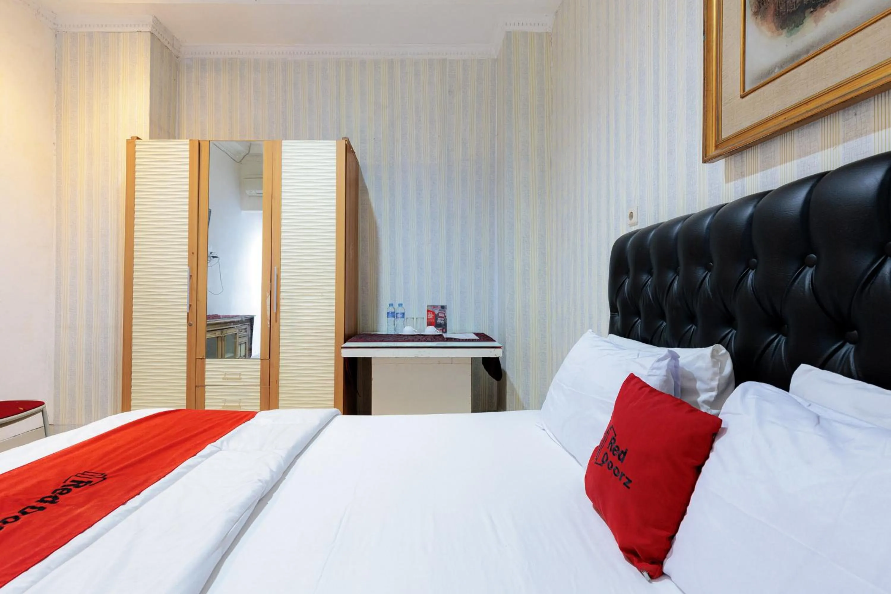 Bedroom, Bed in RedDoorz Plus @ Guntur Raya Setiabudi