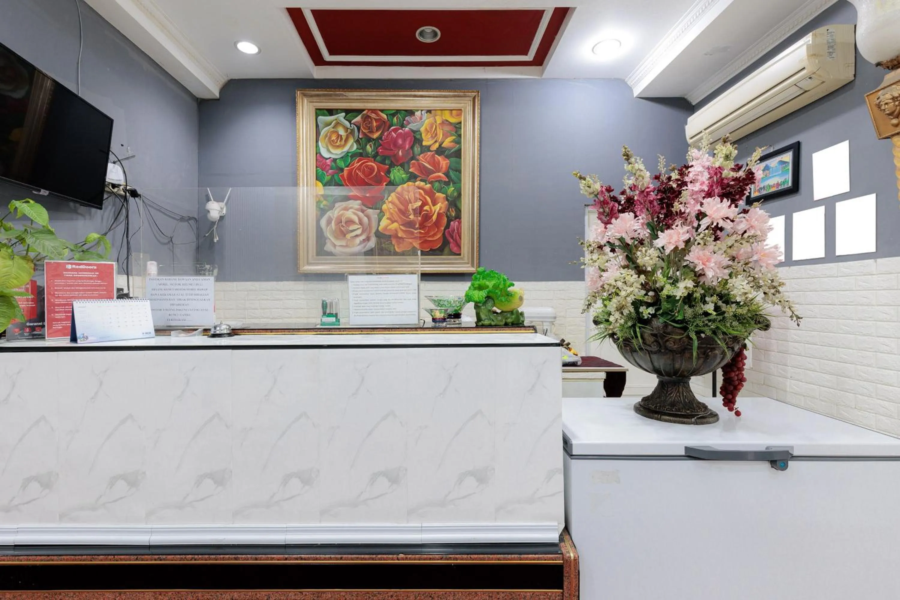 Lobby or reception in RedDoorz Plus @ Guntur Raya Setiabudi