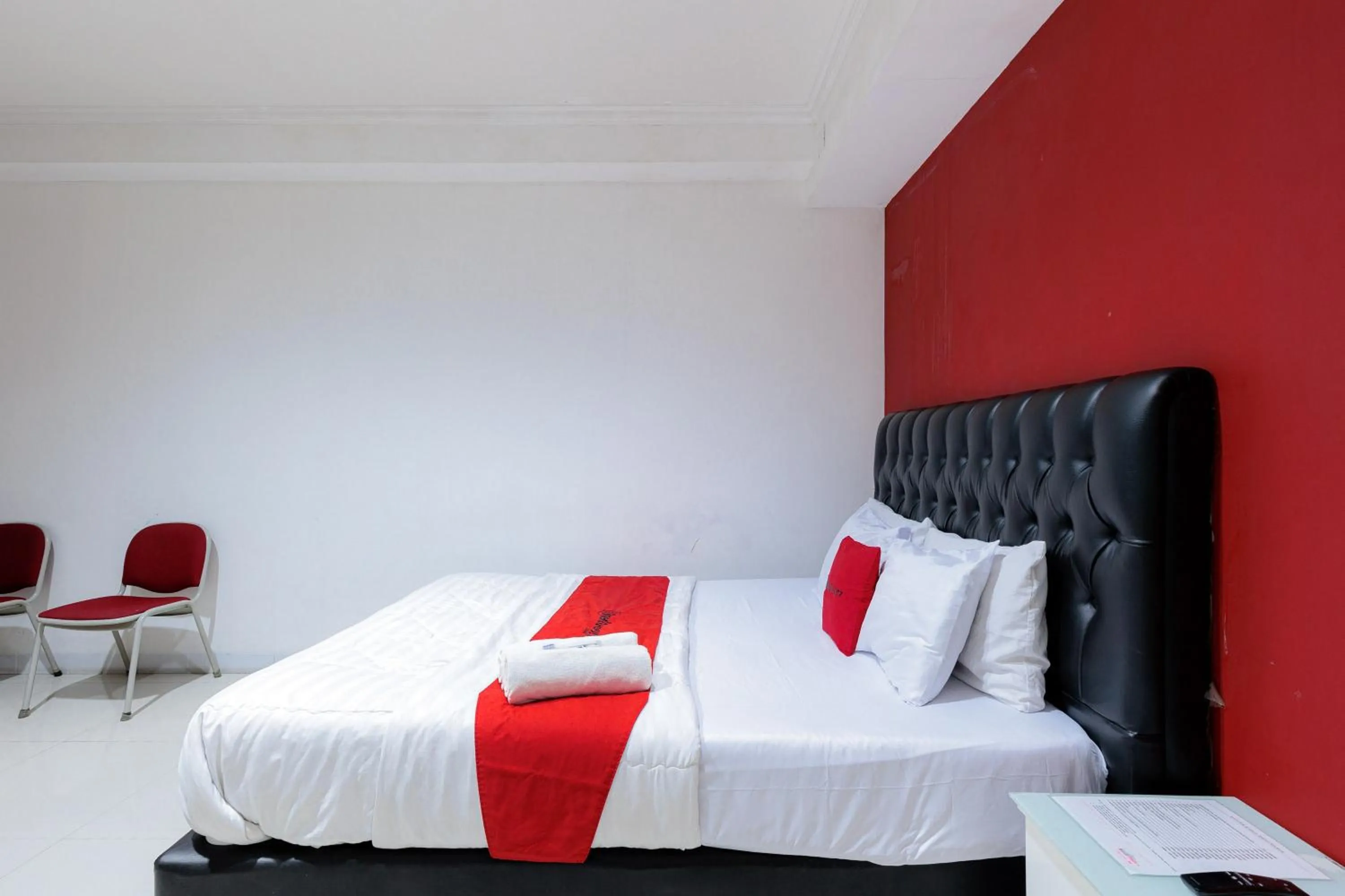 Bedroom, Bed in RedDoorz Plus @ Guntur Raya Setiabudi