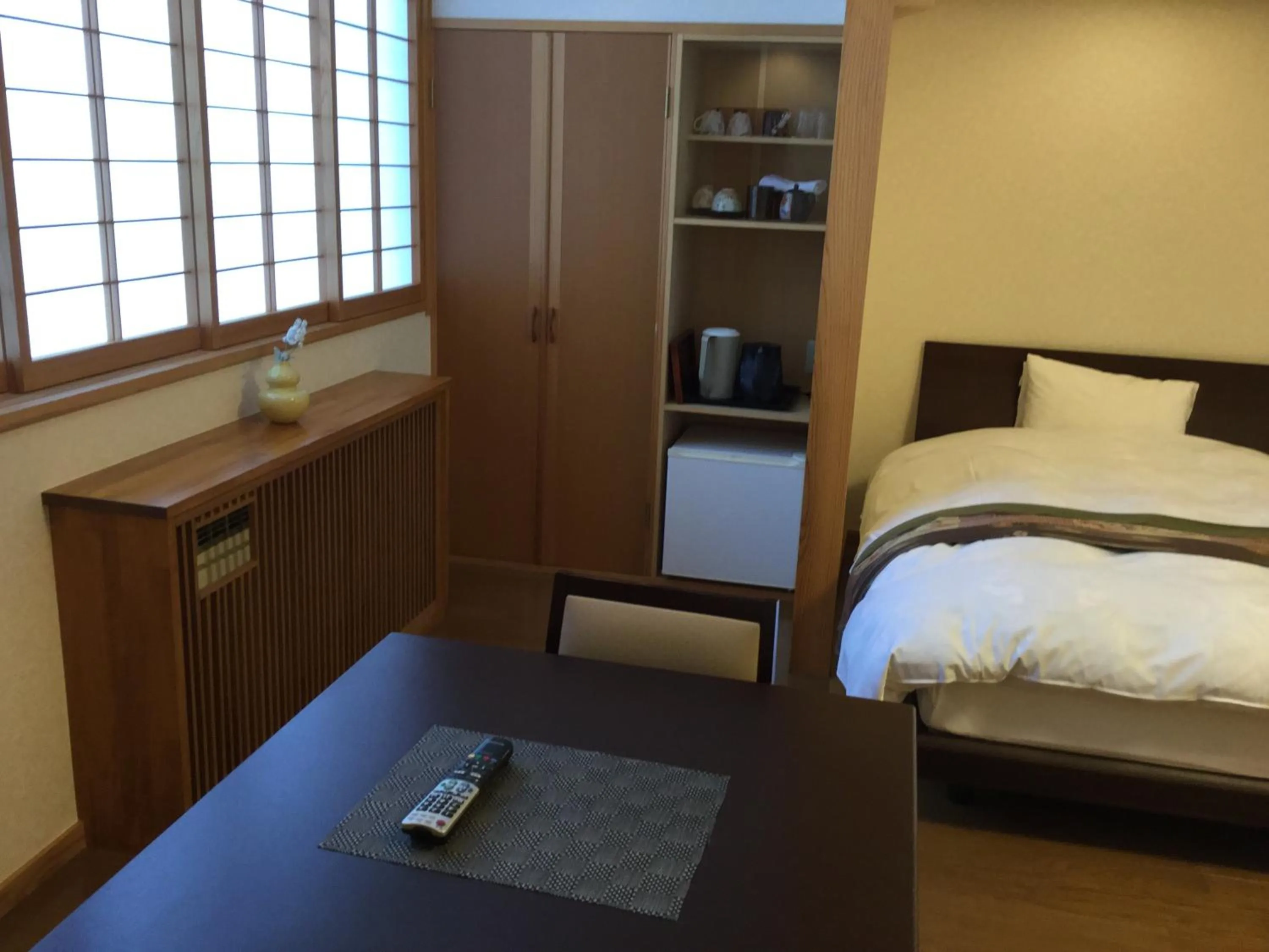 Seating area, Bed in Suzukiya Ryokan
