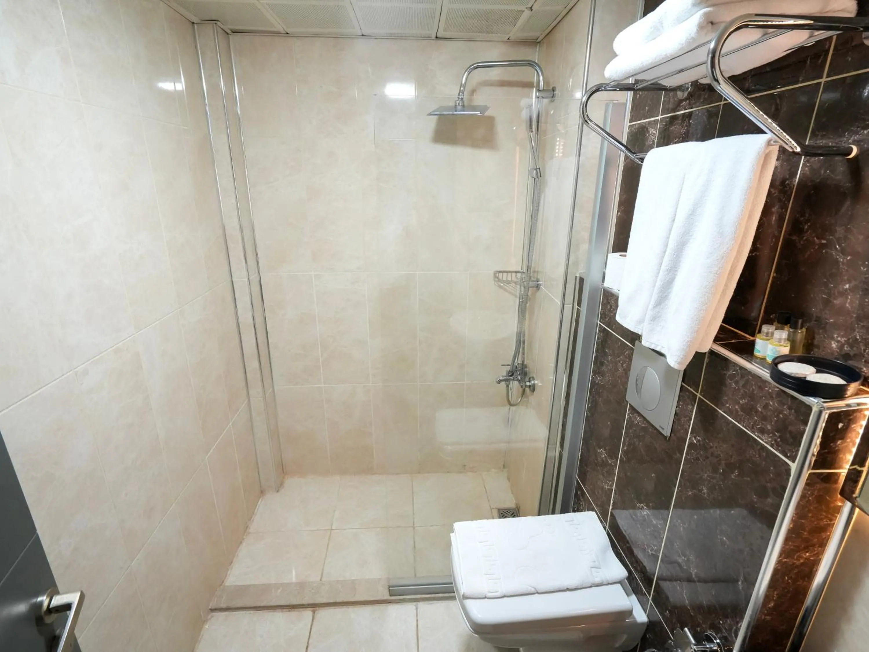 Shower in No 139 Apartments