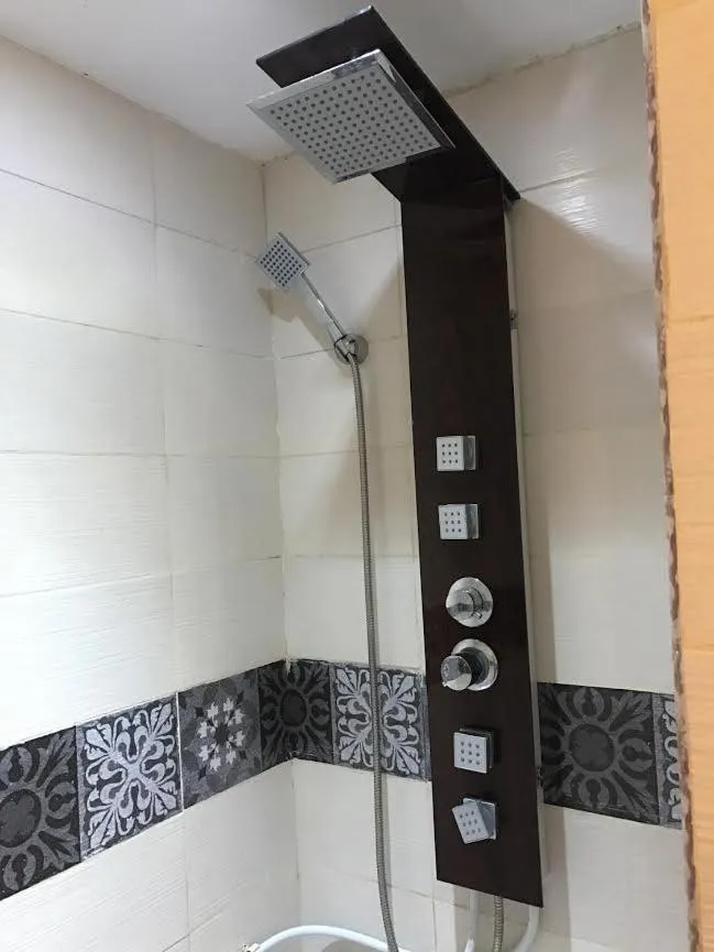 Shower in Etablissement moderne