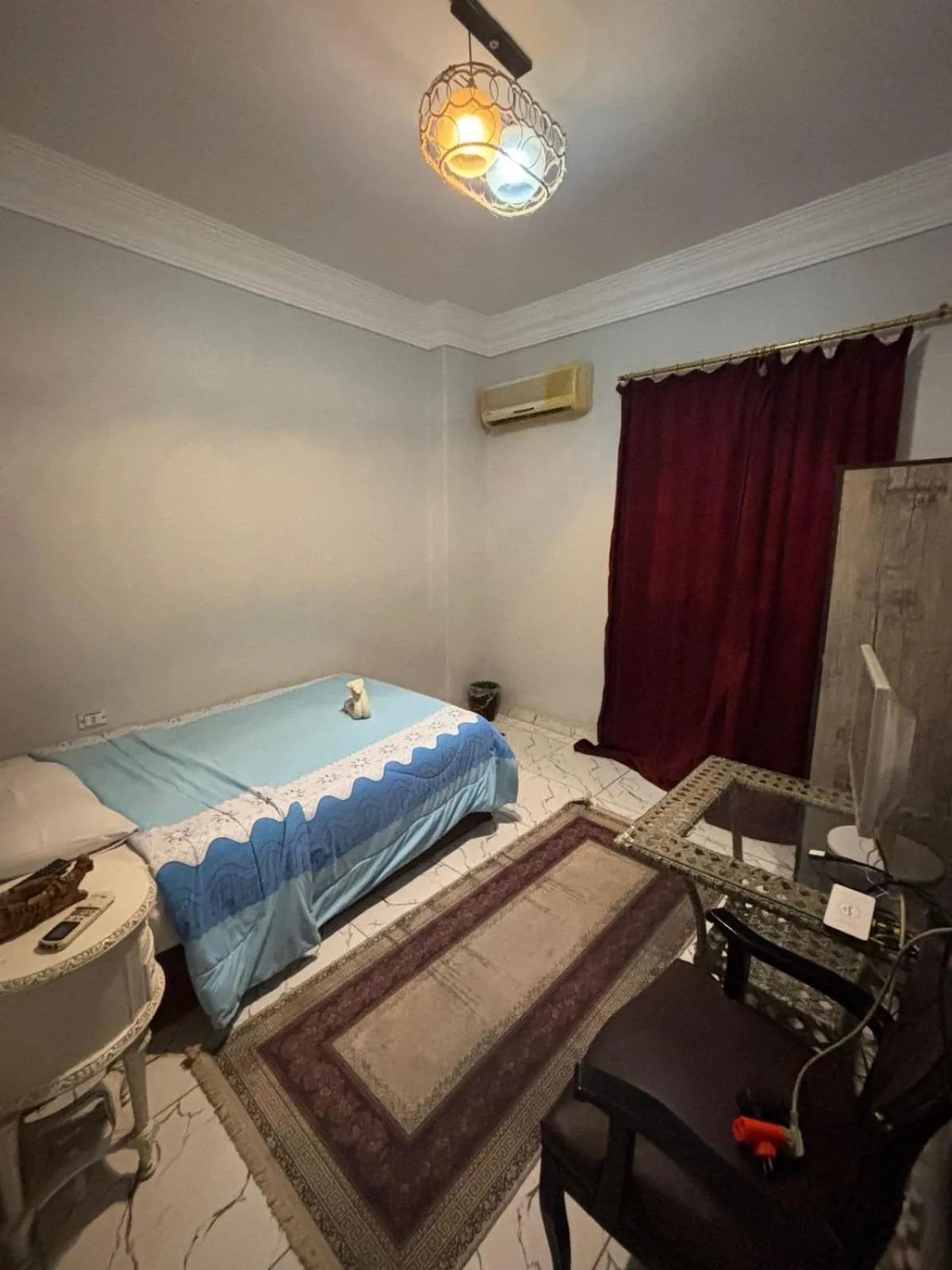 Bed in Falcon pyramids inn