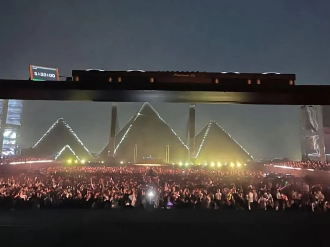 Night in Falcon pyramids inn