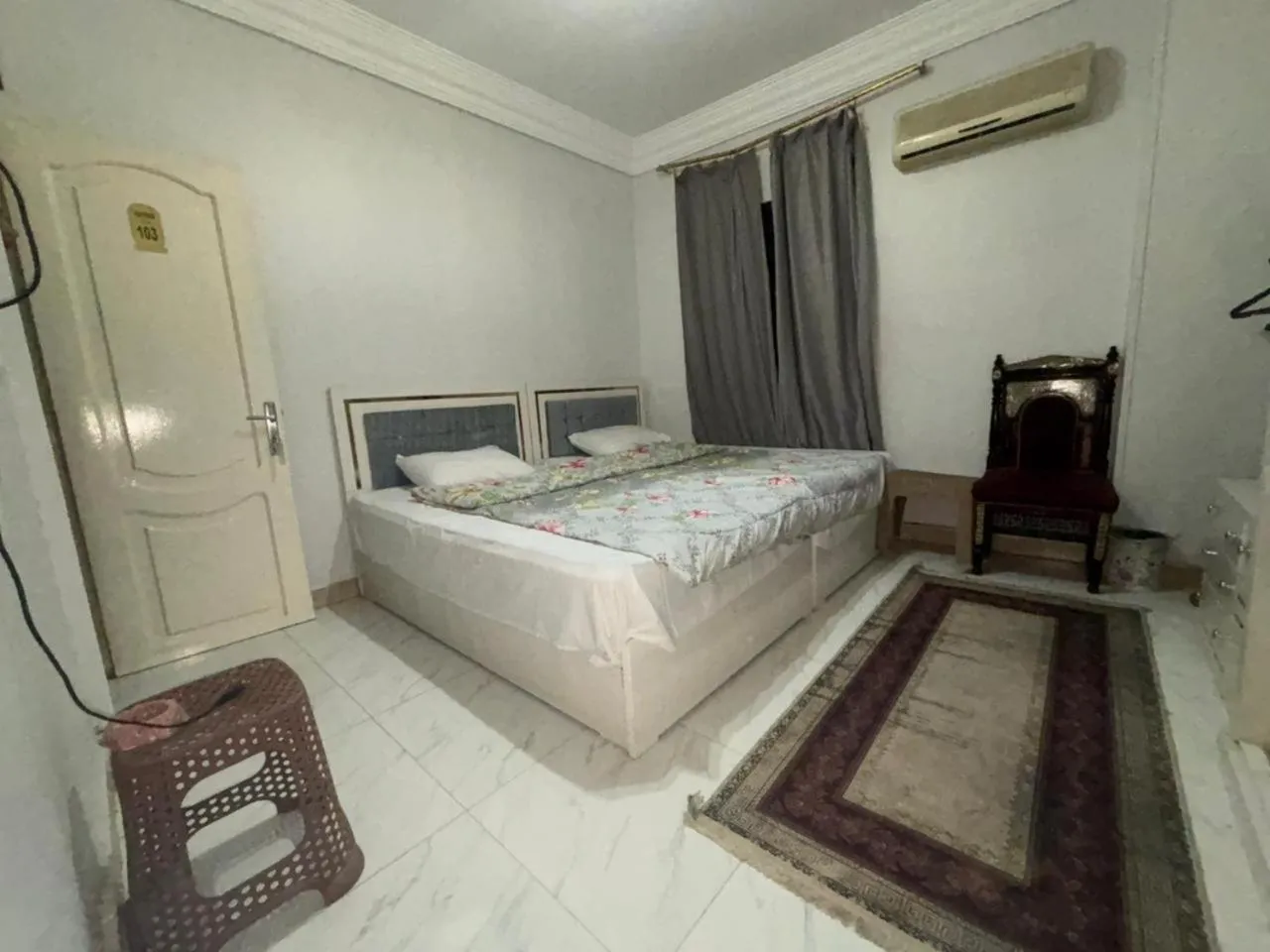 Bed in Falcon pyramids inn