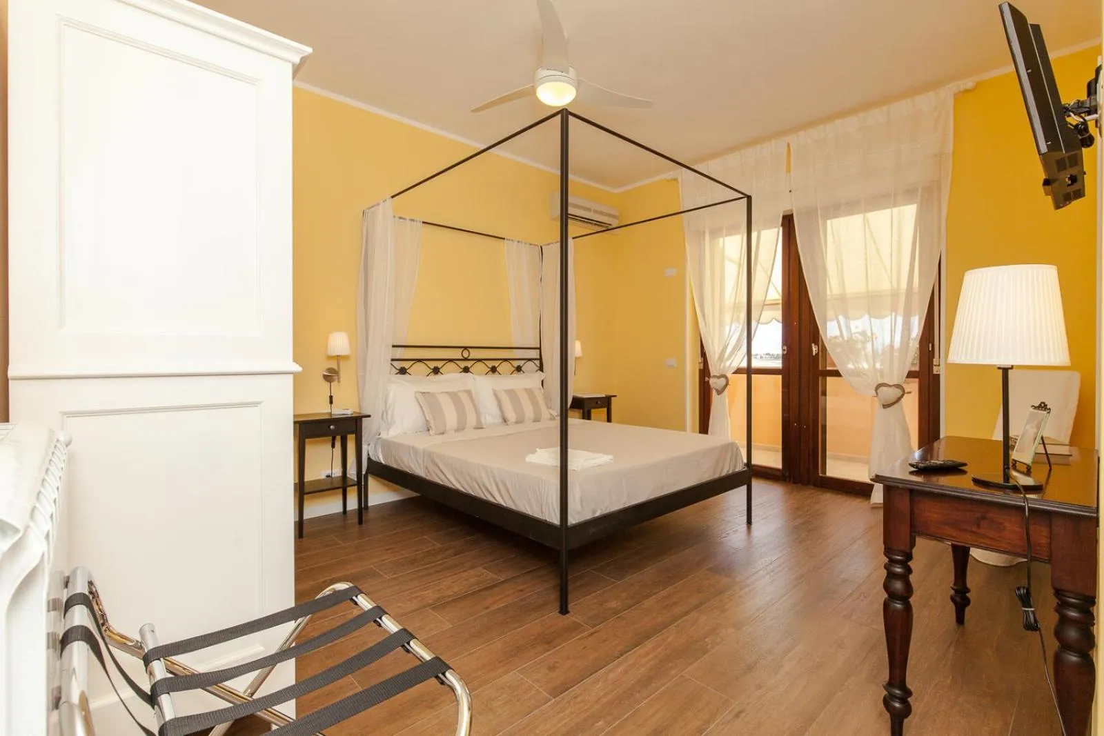 Property building, Bed in La Tuia e il Tasso